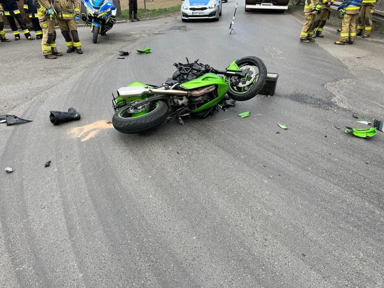 Zdjęcie w galerii na portalu naszwodzislaw.com: Motocykl zderzył się z ciężarówką w Bukowie [FOTO] wiadomości z regionu