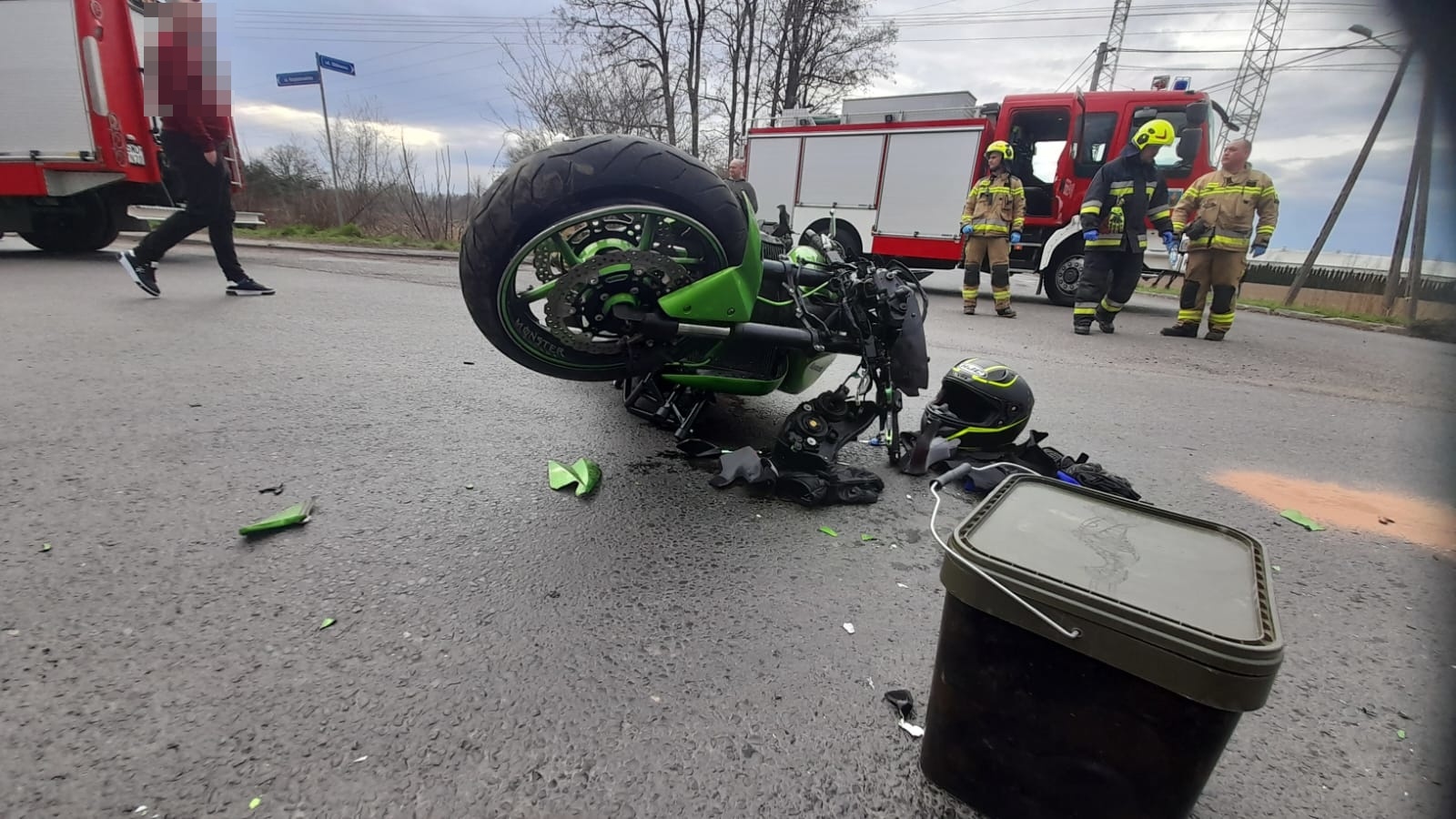 Zdjęcie w galerii na portalu naszwodzislaw.com: Motocykl zderzył się z ciężarówką w Bukowie [FOTO] wiadomości z regionu