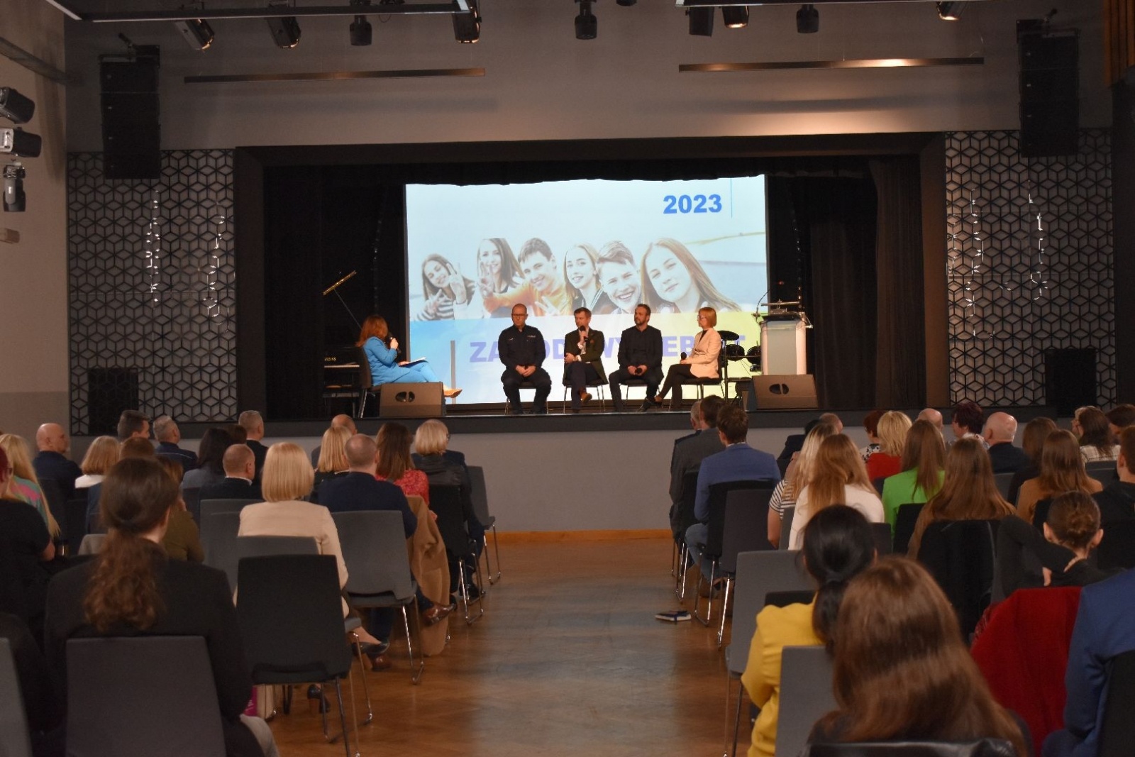 Zdjęcie w galerii na portalu naszwodzislaw.com: Podsumowali zawodowe debiuty [FOTO] wiadomości z regionu