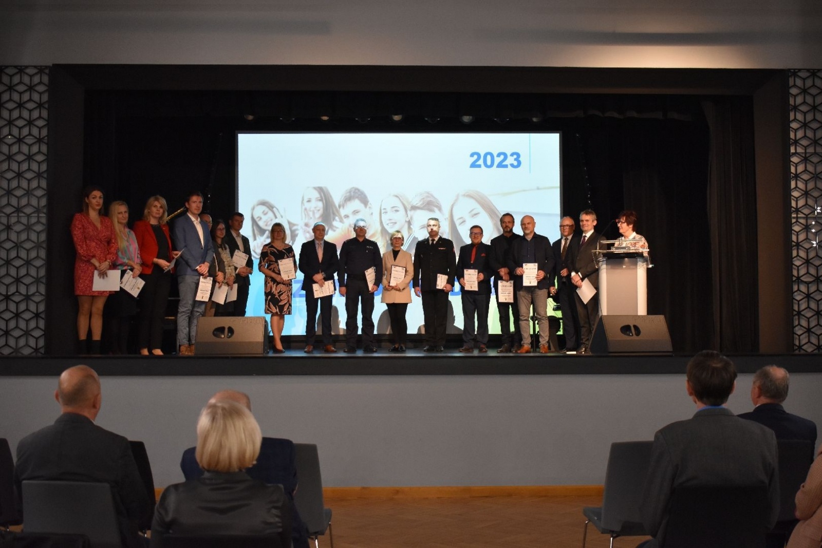 Zdjęcie w galerii na portalu naszwodzislaw.com: Podsumowali zawodowe debiuty [FOTO] wiadomości z regionu