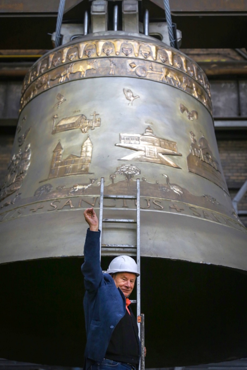 Zdjęcie w galerii na portalu naszwodzislaw.com: Największy dzwon na świecie rozbrzmi Głosem Ojca w Niedzielę Wielkanocną. Współwykonawcą jest firma z Rydułtów wiadomości z regionu