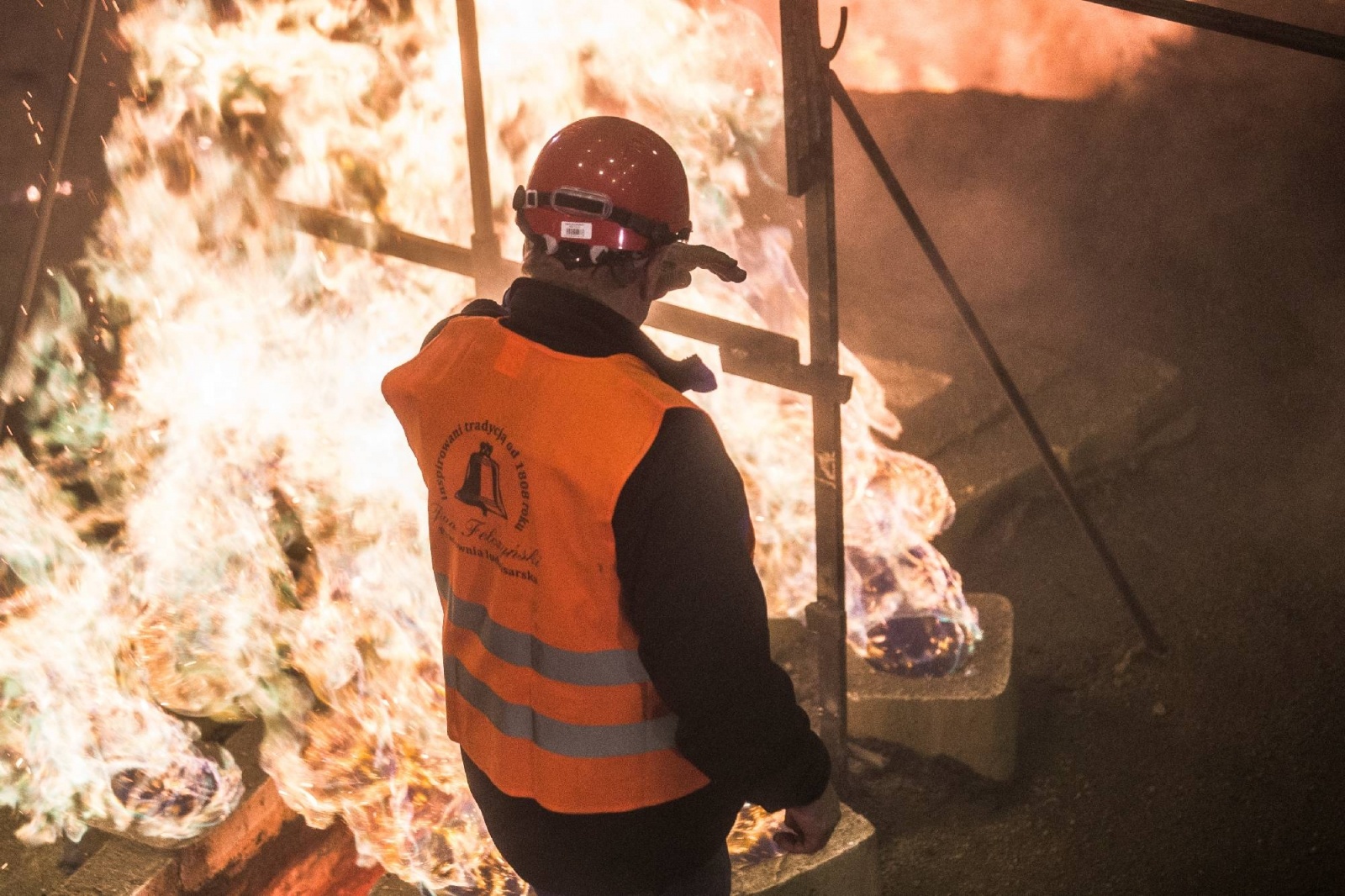 Zdjęcie w galerii na portalu naszwodzislaw.com: Największy dzwon na świecie rozbrzmi Głosem Ojca w Niedzielę Wielkanocną. Współwykonawcą jest firma z Rydułtów wiadomości z regionu