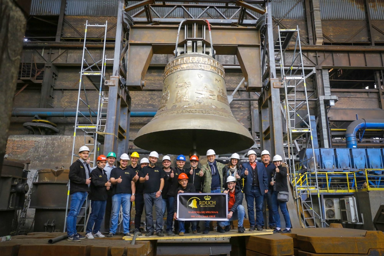 Zdjęcie w galerii na portalu naszwodzislaw.com: Największy dzwon na świecie rozbrzmi Głosem Ojca w Niedzielę Wielkanocną. Współwykonawcą jest firma z Rydułtów wiadomości z regionu