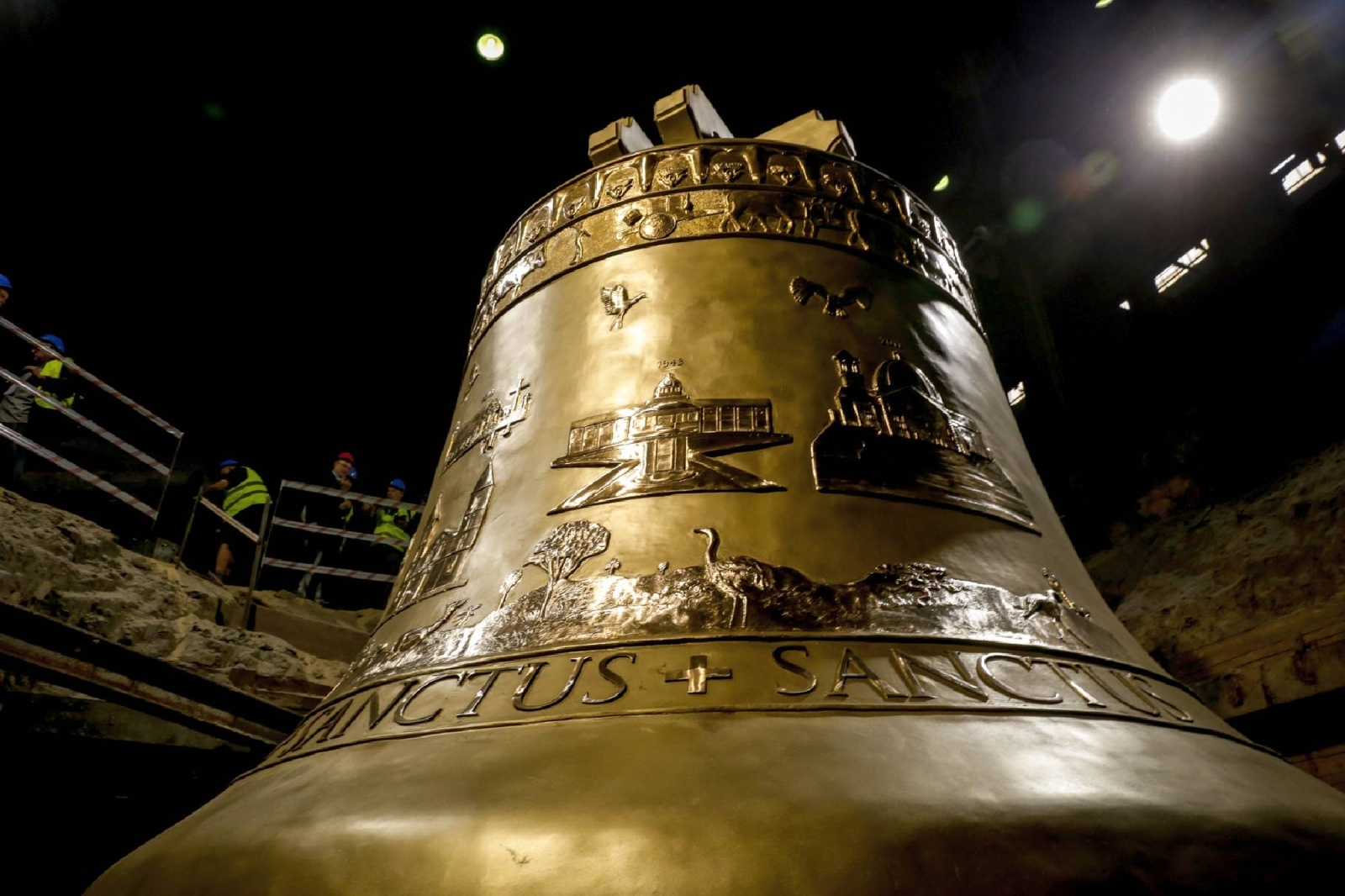 Zdjęcie w galerii na portalu naszwodzislaw.com: Największy dzwon na świecie rozbrzmi Głosem Ojca w Niedzielę Wielkanocną. Współwykonawcą jest firma z Rydułtów wiadomości z regionu