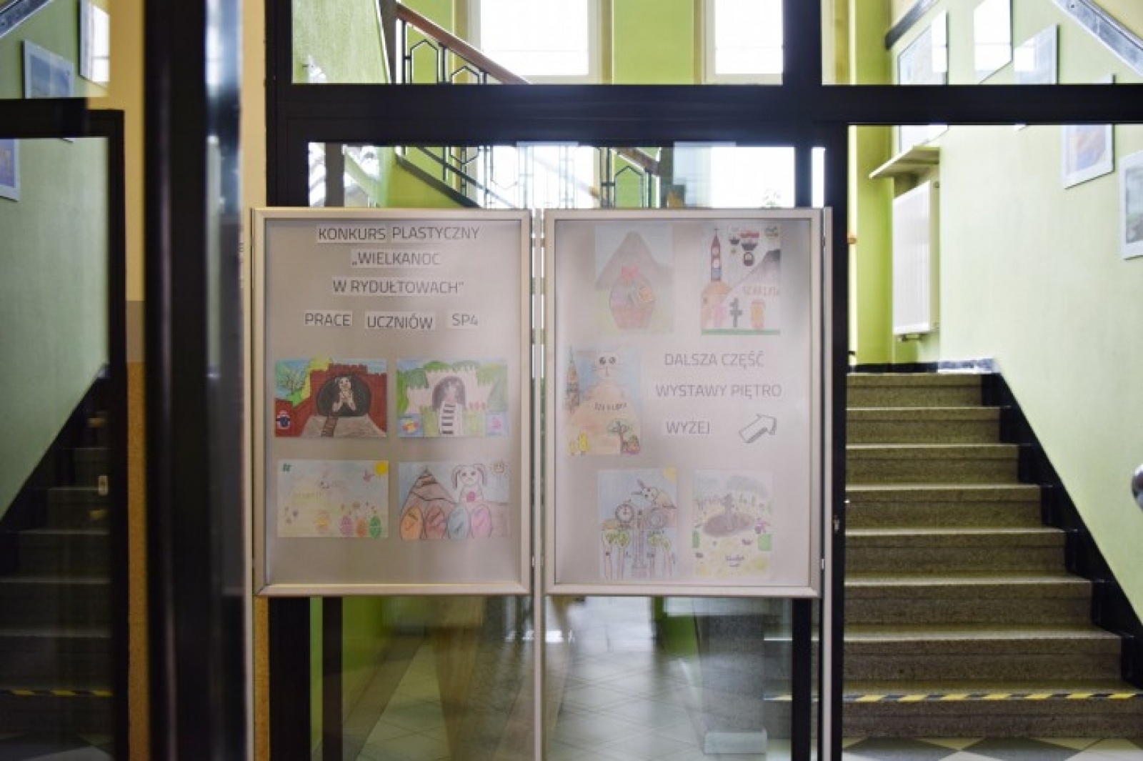 Zdjęcie w galerii na portalu naszwodzislaw.com: Zwyciężczyni konkursu Wielkanoc w Rydułtowach odebrała nagrodę wiadomości z regionu