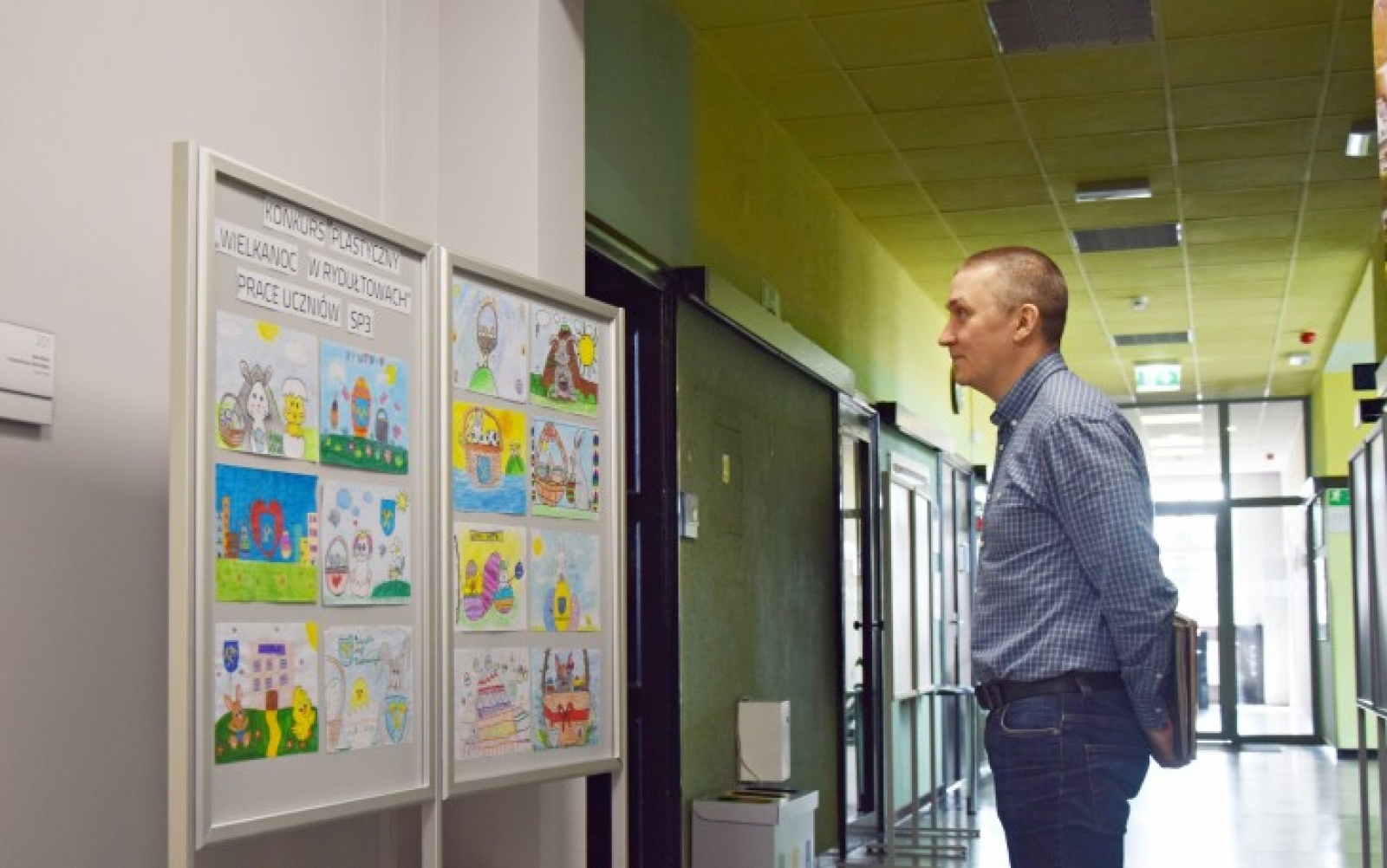 Zdjęcie w galerii na portalu naszwodzislaw.com: Zwyciężczyni konkursu Wielkanoc w Rydułtowach odebrała nagrodę wiadomości z regionu