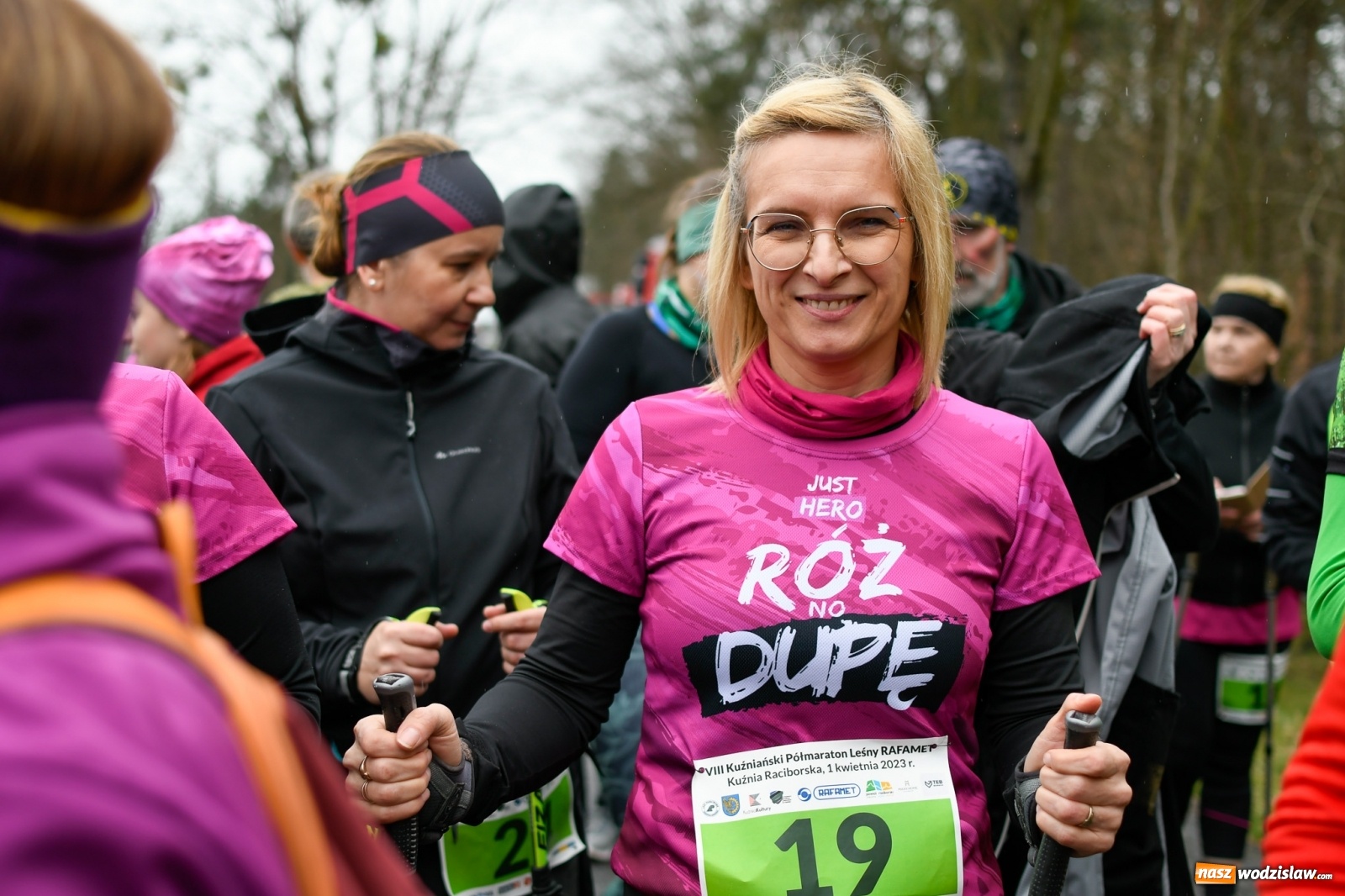 Zdjęcie w galerii na portalu naszwodzislaw.com: Mateusz Mrówka z Radlina wygrał VIII Kuźniański Półmaraton Leśny RAFAMET [FOTO i WIDEO] wiadomości z regionu