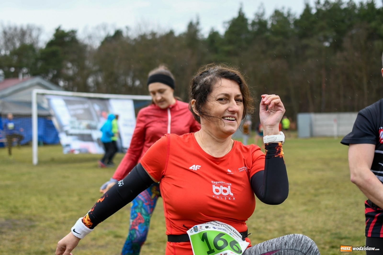 Zdjęcie w galerii na portalu naszwodzislaw.com: Mateusz Mrówka z Radlina wygrał VIII Kuźniański Półmaraton Leśny RAFAMET [FOTO i WIDEO] wiadomości z regionu