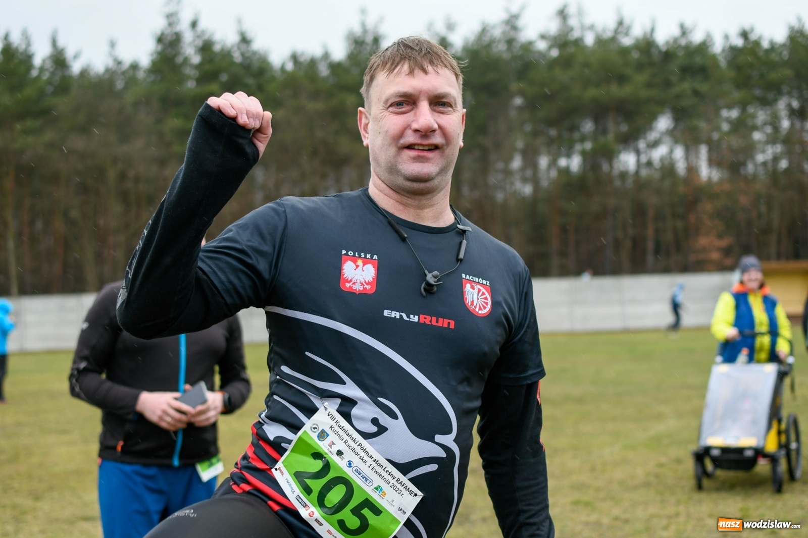 Zdjęcie w galerii na portalu naszwodzislaw.com: Mateusz Mrówka z Radlina wygrał VIII Kuźniański Półmaraton Leśny RAFAMET [FOTO i WIDEO] wiadomości z regionu