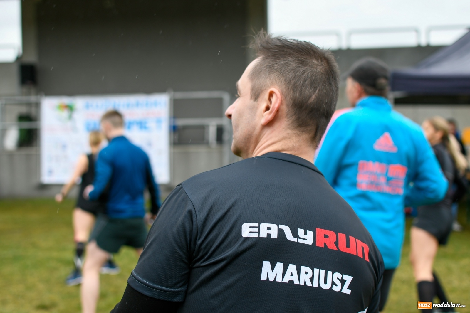 Zdjęcie w galerii na portalu naszwodzislaw.com: Mateusz Mrówka z Radlina wygrał VIII Kuźniański Półmaraton Leśny RAFAMET [FOTO i WIDEO] wiadomości z regionu