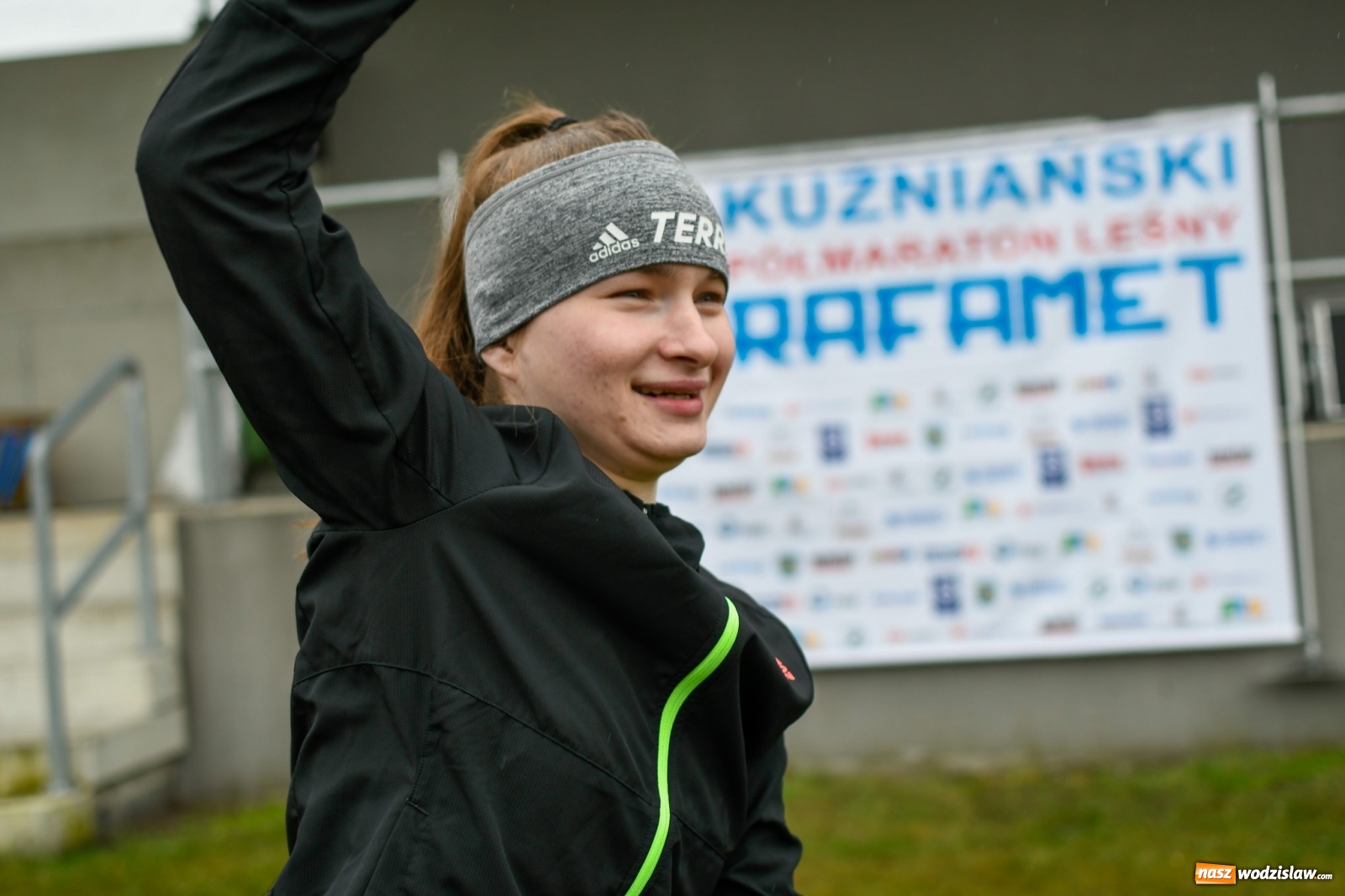 Zdjęcie w galerii na portalu naszwodzislaw.com: Mateusz Mrówka z Radlina wygrał VIII Kuźniański Półmaraton Leśny RAFAMET [FOTO i WIDEO] wiadomości z regionu