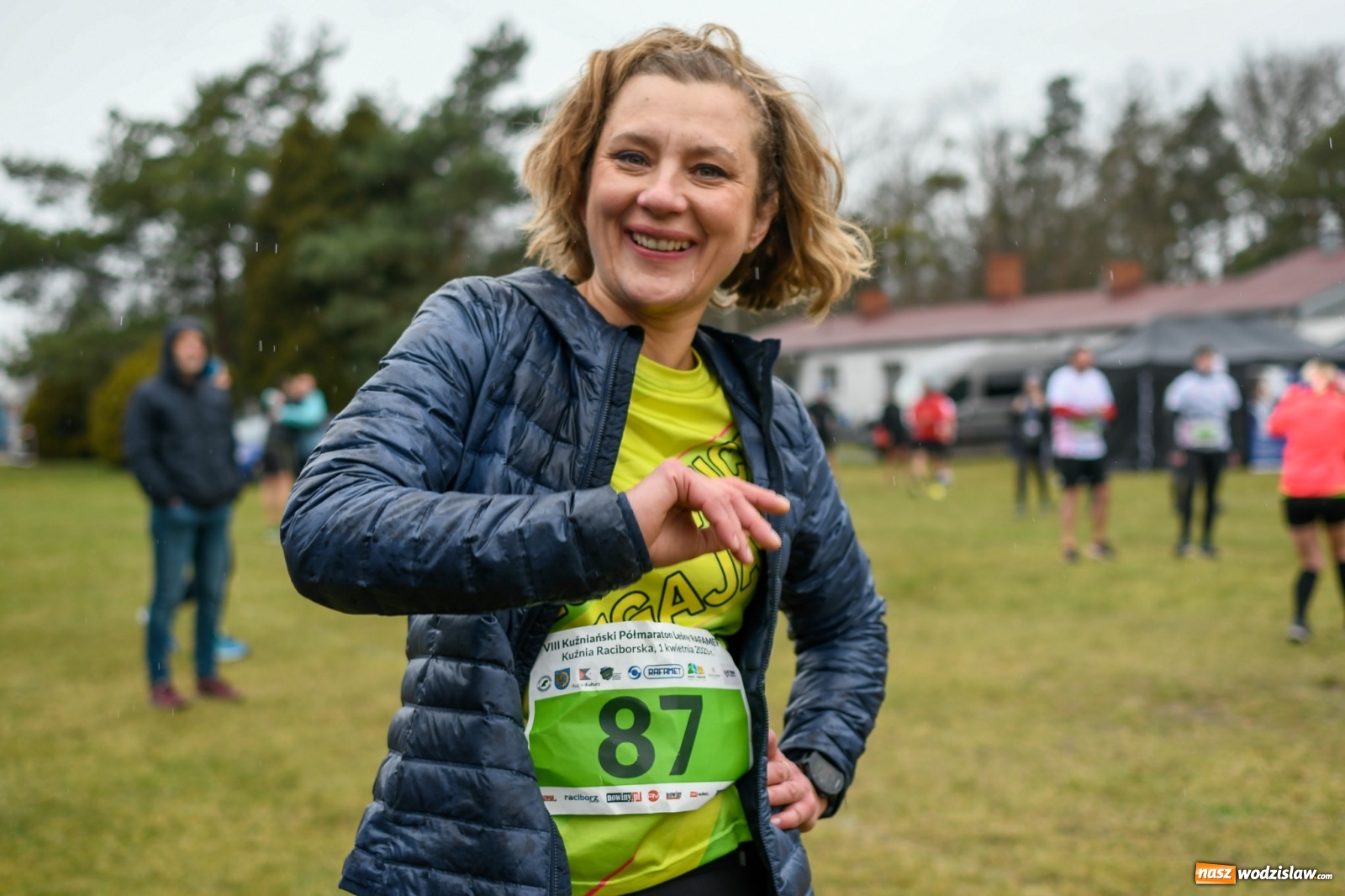 Zdjęcie w galerii na portalu naszwodzislaw.com: Mateusz Mrówka z Radlina wygrał VIII Kuźniański Półmaraton Leśny RAFAMET [FOTO i WIDEO] wiadomości z regionu