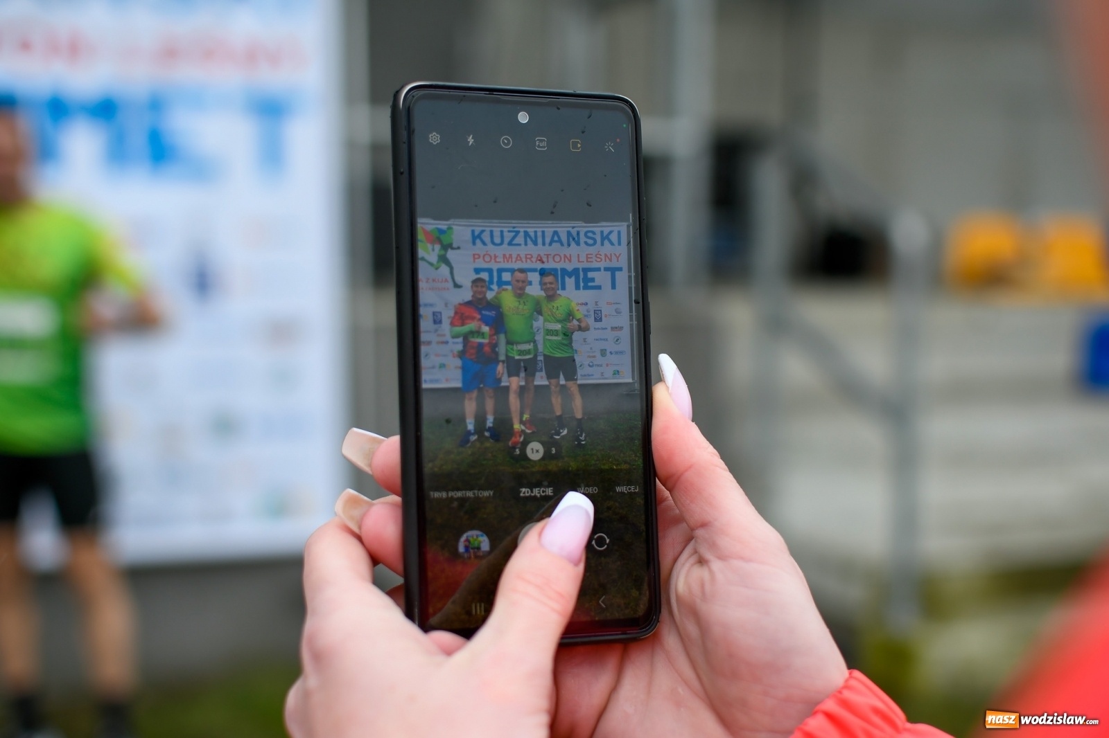 Zdjęcie w galerii na portalu naszwodzislaw.com: Mateusz Mrówka z Radlina wygrał VIII Kuźniański Półmaraton Leśny RAFAMET [FOTO i WIDEO] wiadomości z regionu