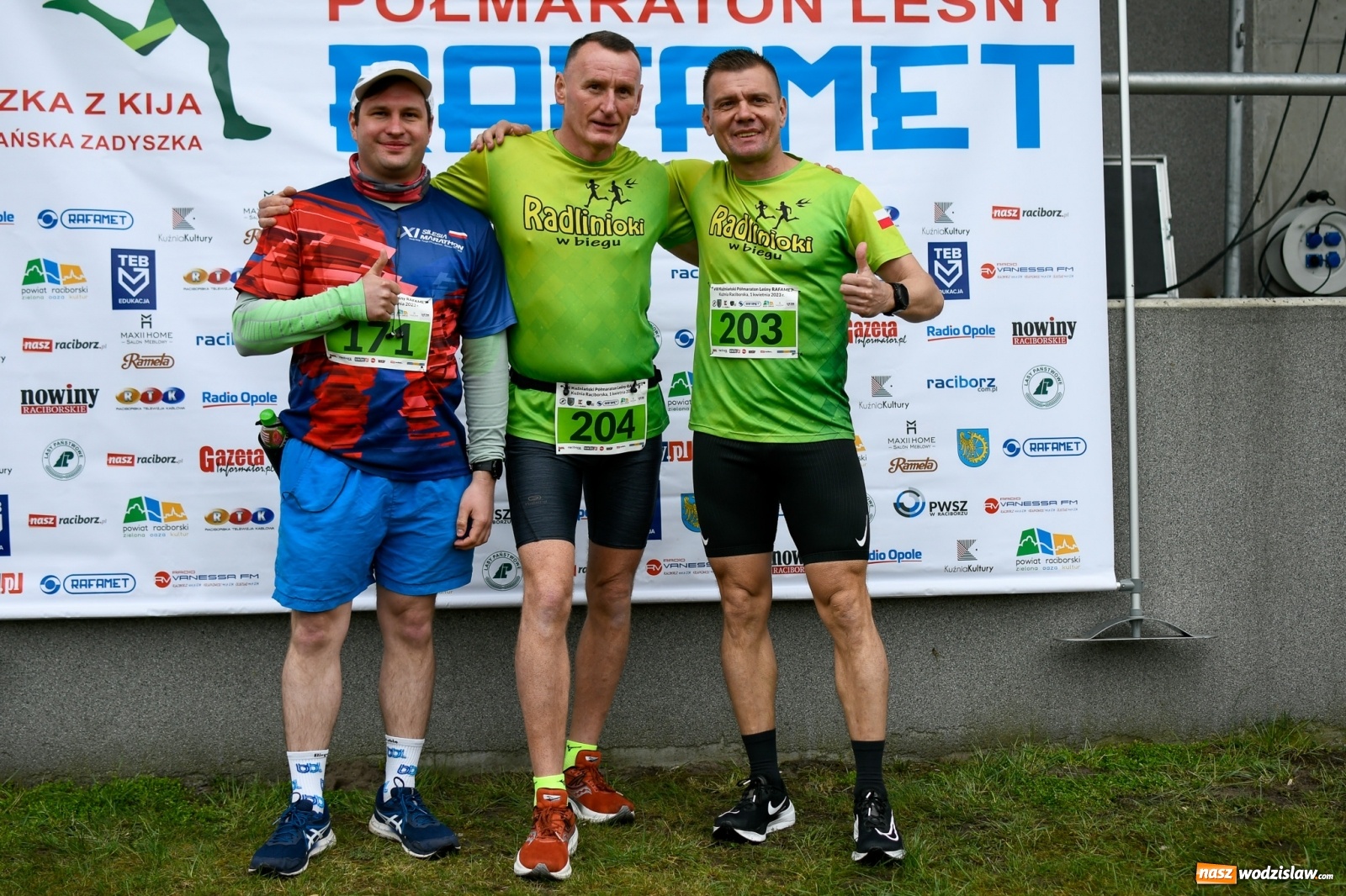 Zdjęcie w galerii na portalu naszwodzislaw.com: Mateusz Mrówka z Radlina wygrał VIII Kuźniański Półmaraton Leśny RAFAMET [FOTO i WIDEO] wiadomości z regionu