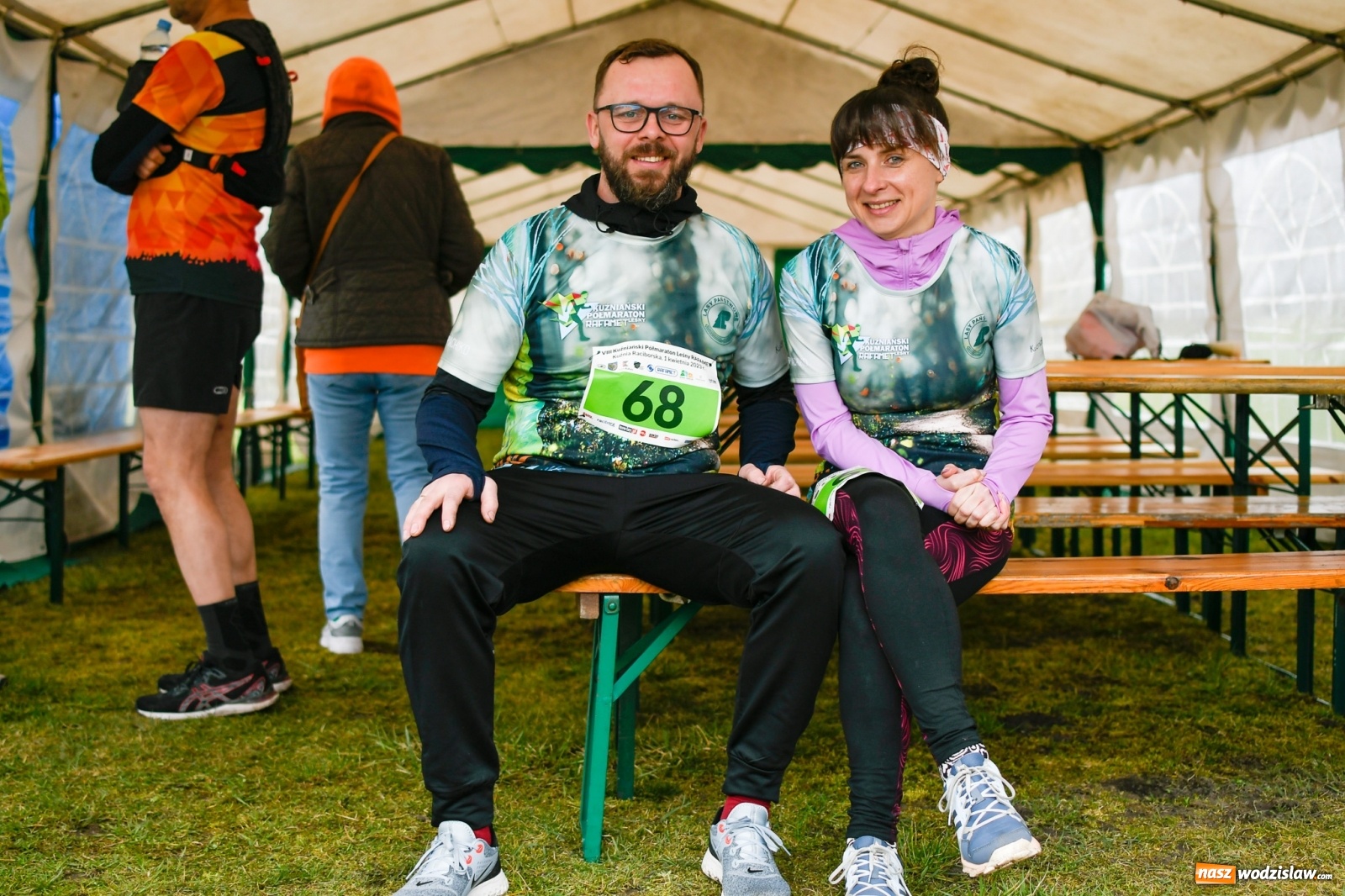 Zdjęcie w galerii na portalu naszwodzislaw.com: Mateusz Mrówka z Radlina wygrał VIII Kuźniański Półmaraton Leśny RAFAMET [FOTO i WIDEO] wiadomości z regionu