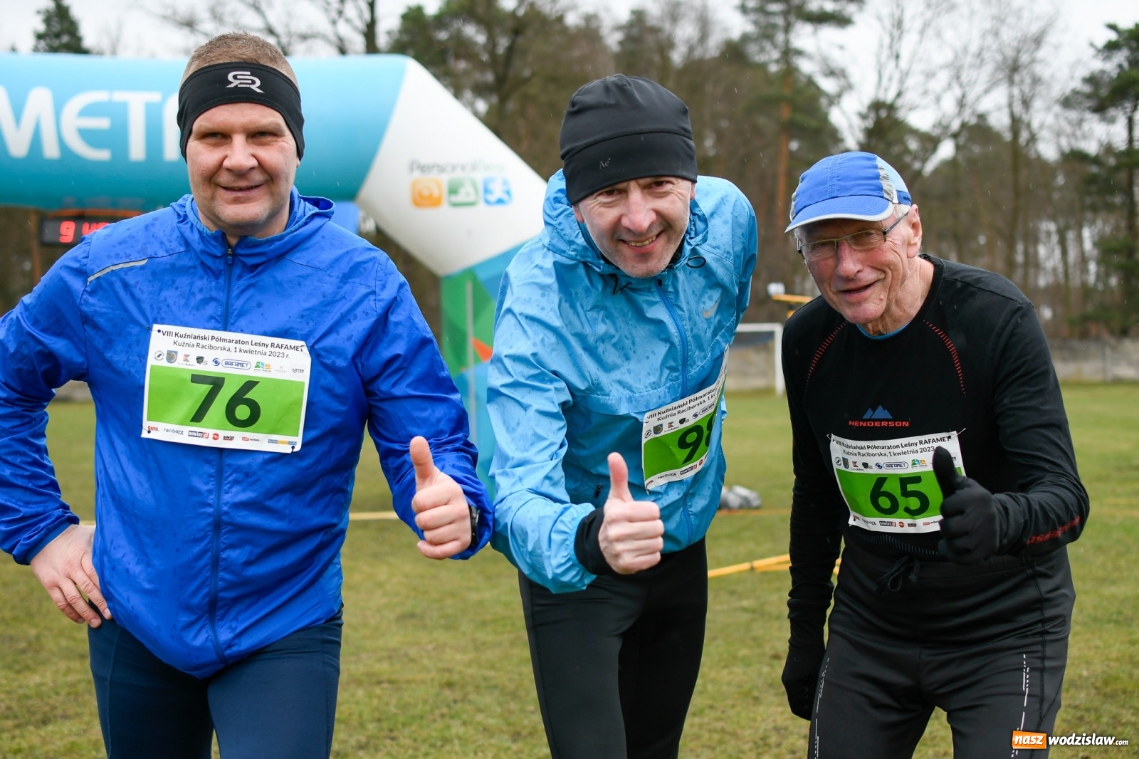 Zdjęcie w galerii na portalu naszwodzislaw.com: Mateusz Mrówka z Radlina wygrał VIII Kuźniański Półmaraton Leśny RAFAMET [FOTO i WIDEO] wiadomości z regionu