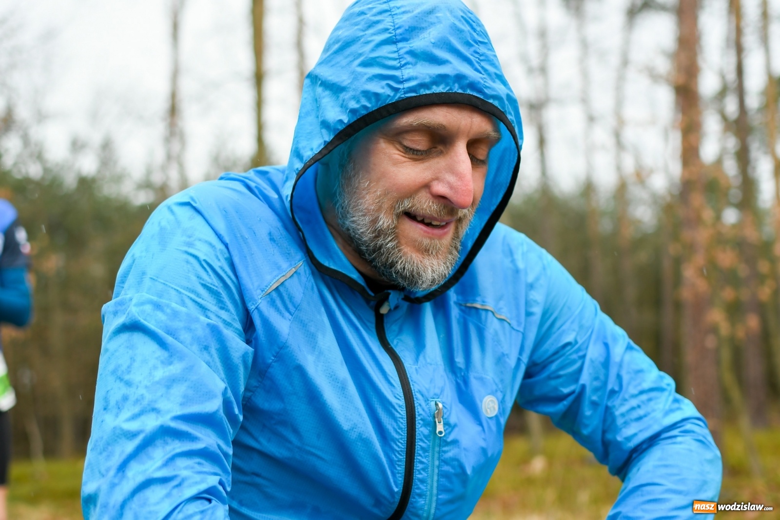 Zdjęcie w galerii na portalu naszwodzislaw.com: Mateusz Mrówka z Radlina wygrał VIII Kuźniański Półmaraton Leśny RAFAMET [FOTO i WIDEO] wiadomości z regionu