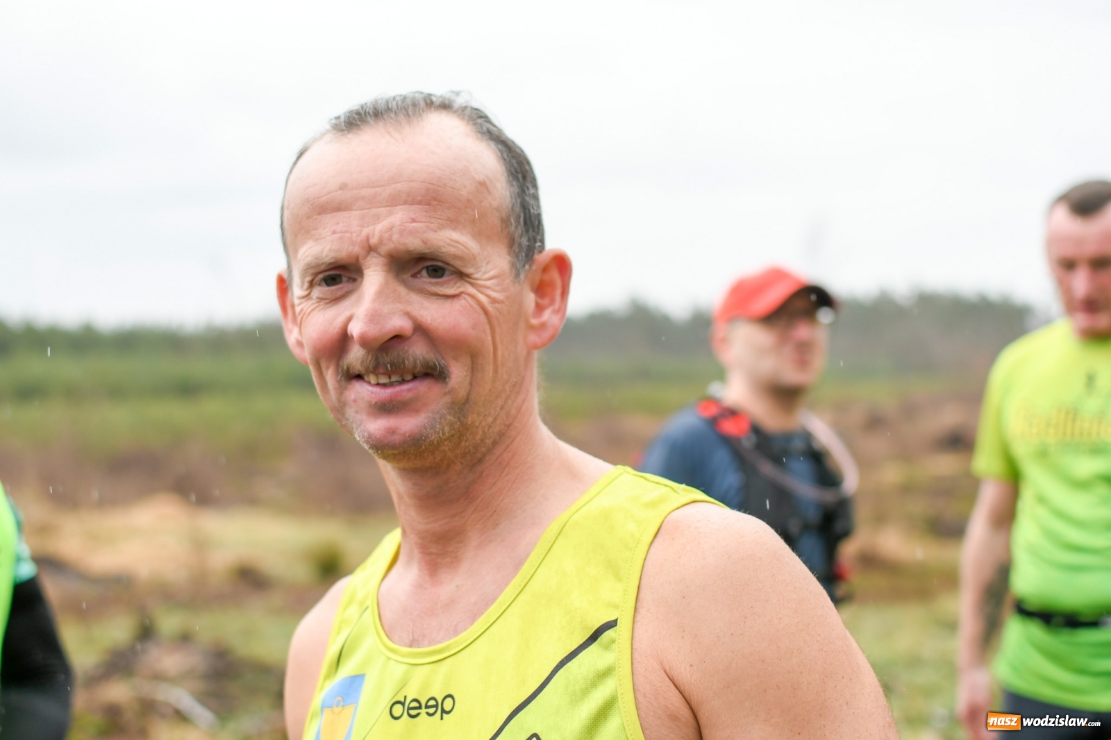 Zdjęcie w galerii na portalu naszwodzislaw.com: Mateusz Mrówka z Radlina wygrał VIII Kuźniański Półmaraton Leśny RAFAMET [FOTO i WIDEO] wiadomości z regionu