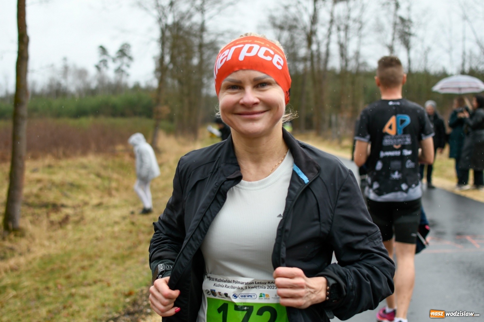 Zdjęcie w galerii na portalu naszwodzislaw.com: Mateusz Mrówka z Radlina wygrał VIII Kuźniański Półmaraton Leśny RAFAMET [FOTO i WIDEO] wiadomości z regionu
