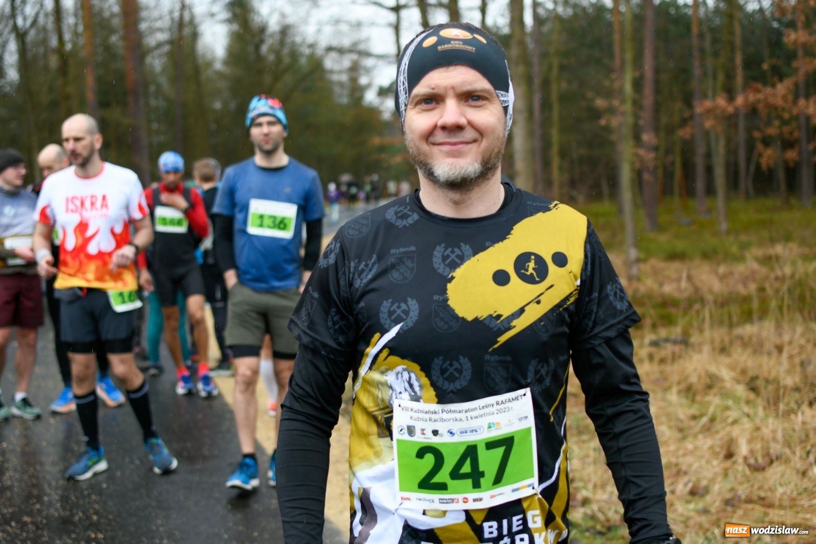 Zdjęcie w galerii na portalu naszwodzislaw.com: Mateusz Mrówka z Radlina wygrał VIII Kuźniański Półmaraton Leśny RAFAMET [FOTO i WIDEO] wiadomości z regionu