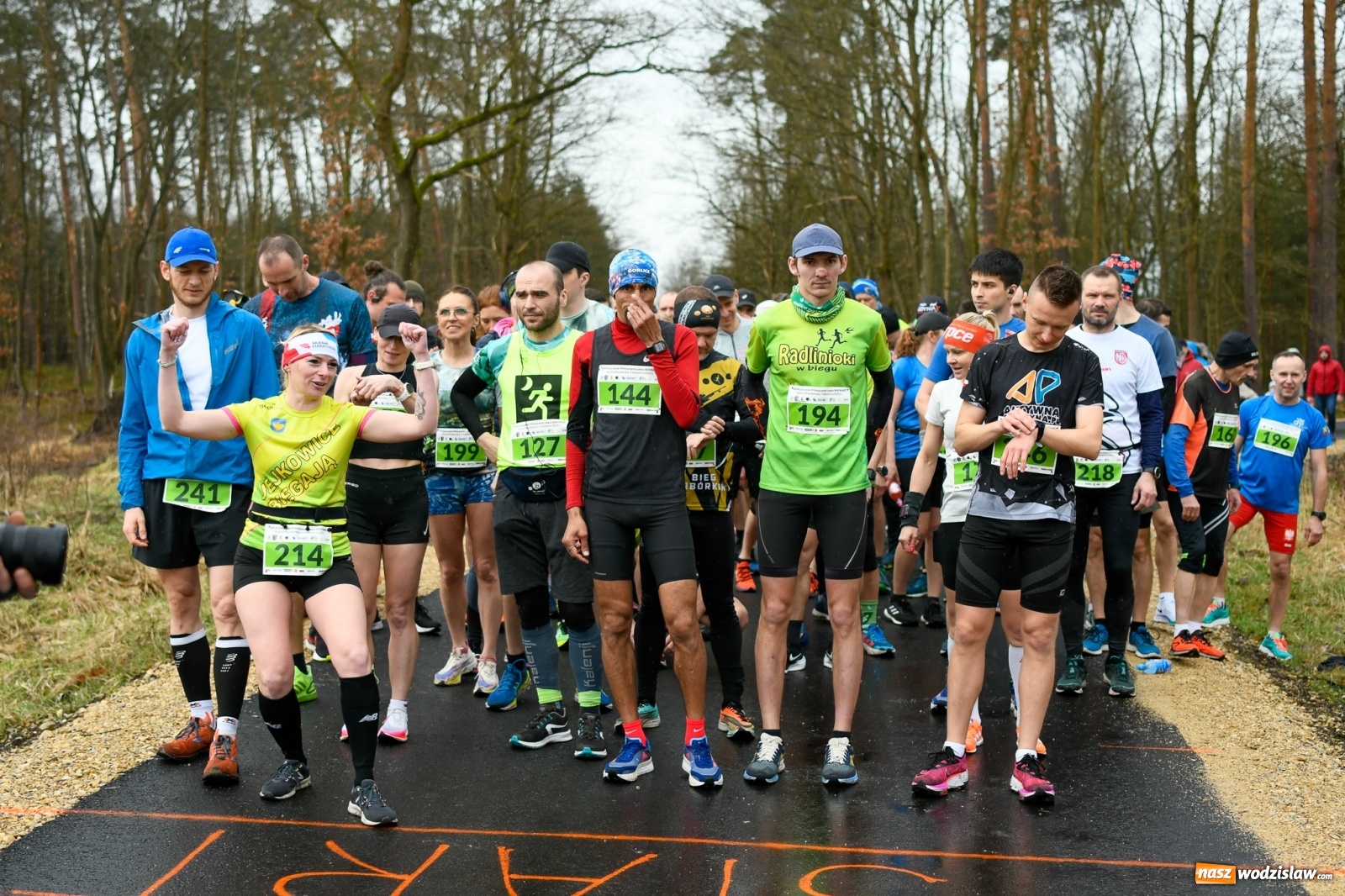 Zdjęcie w galerii na portalu naszwodzislaw.com: Mateusz Mrówka z Radlina wygrał VIII Kuźniański Półmaraton Leśny RAFAMET [FOTO i WIDEO] wiadomości z regionu