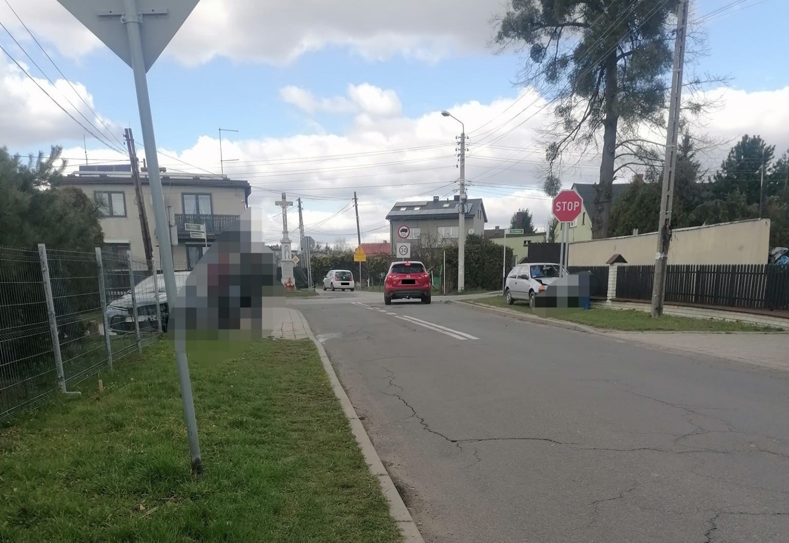 Zdjęcie w galerii na portalu naszwodzislaw.com: Nieustąpienie pierwszeństwa przyczyną kolizji w Radlinie. Sprawcą 67-latek wiadomości z regionu