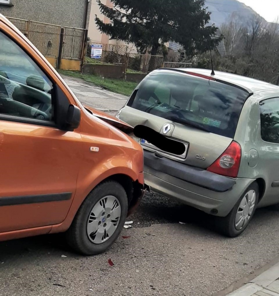 Zdjęcie w galerii na portalu naszwodzislaw.com: Kolizja w Wodzisławiu, kolizja w Rydułtowach. Przyczyna? Jazda na zderzaku wiadomości z regionu