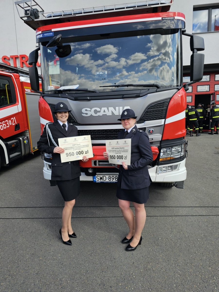 Zdjęcie w galerii na portalu naszwodzislaw.com: Uroczystości wręczenia promes na zakup samochodów ratowniczo - gaśniczych wiadomości z regionu