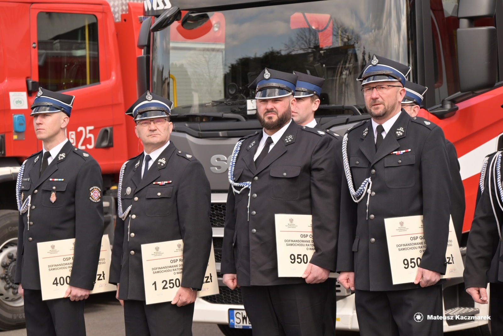 Zdjęcie w galerii na portalu naszwodzislaw.com: Uroczystości wręczenia promes na zakup samochodów ratowniczo - gaśniczych wiadomości z regionu