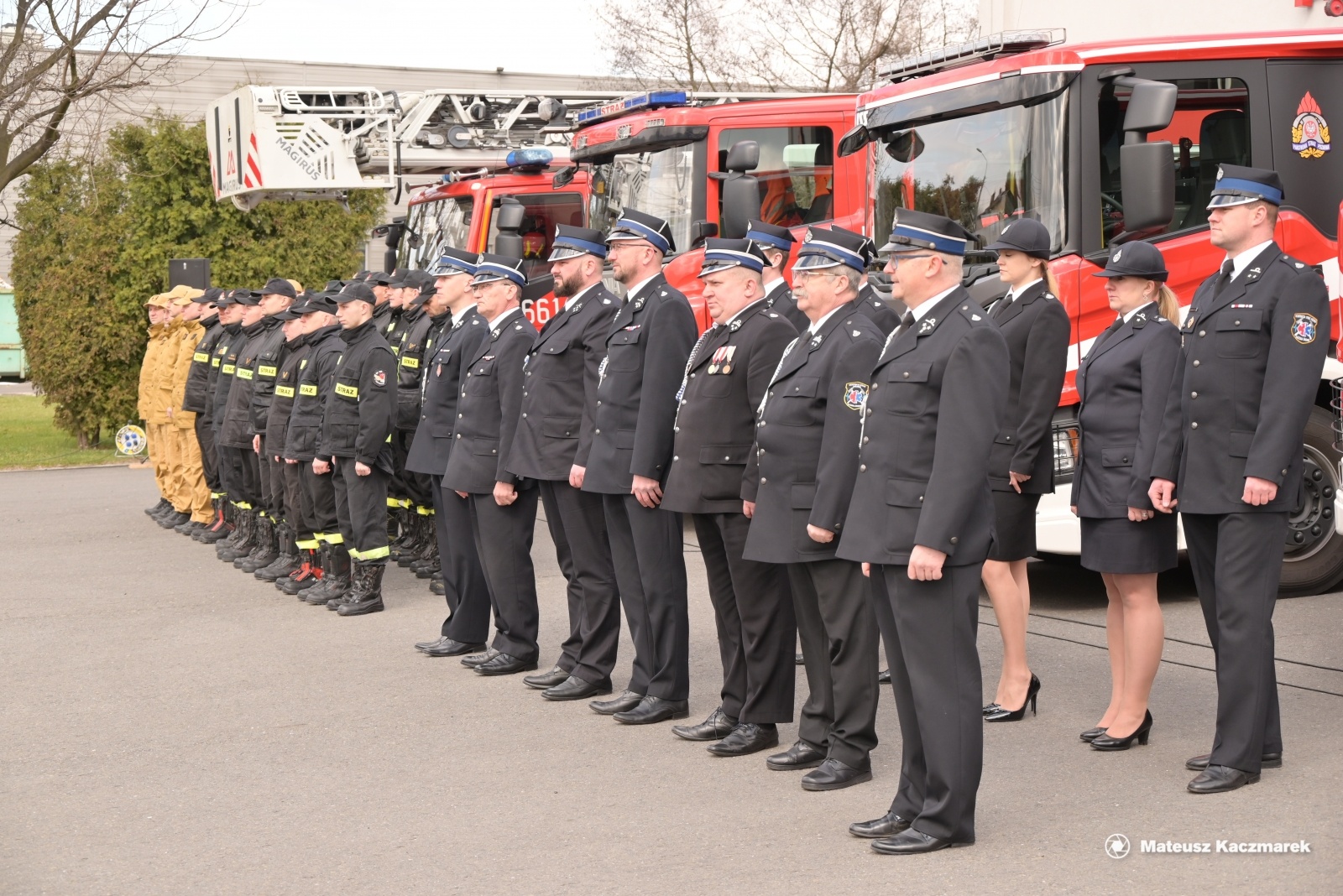 Zdjęcie w galerii na portalu naszwodzislaw.com: Uroczystości wręczenia promes na zakup samochodów ratowniczo - gaśniczych wiadomości z regionu