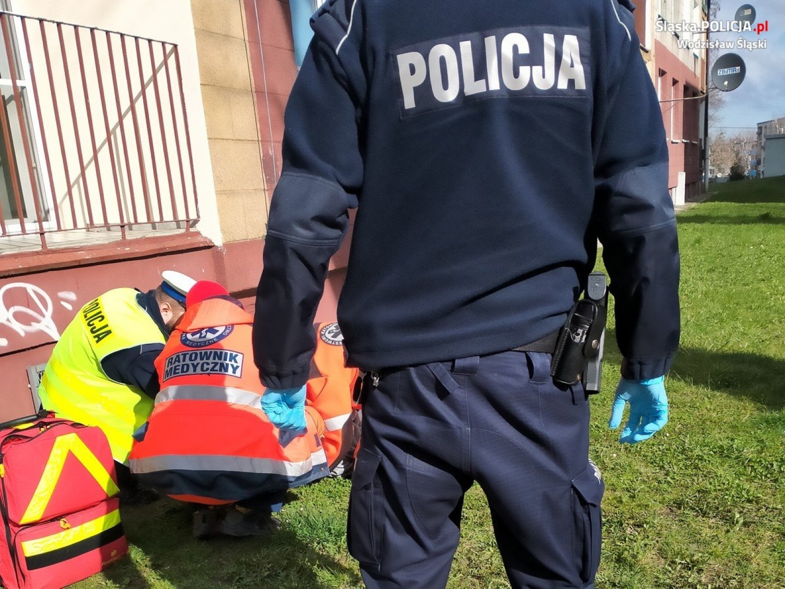 Zdjęcie w galerii na portalu naszwodzislaw.com: 33-latka wypadła z balkonu. Była nietrzeźwa wiadomości z regionu