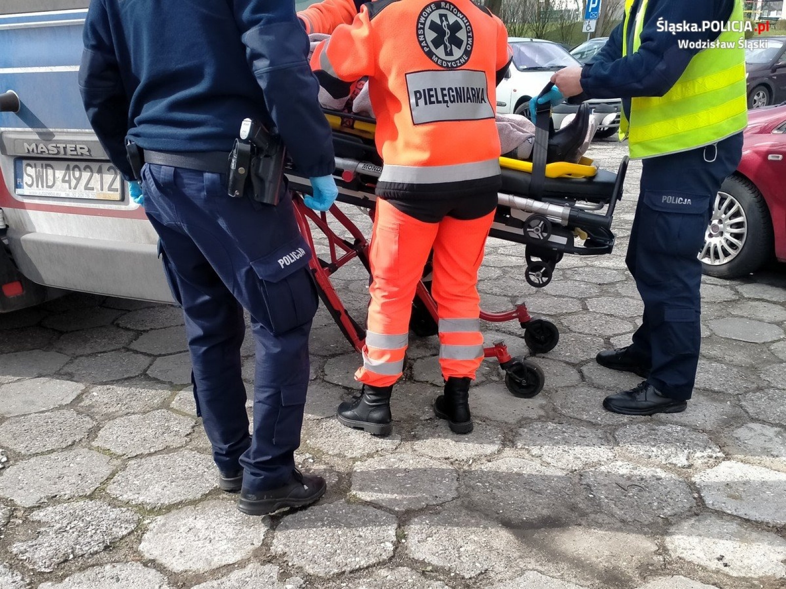 Zdjęcie w galerii na portalu naszwodzislaw.com: 33-latka wypadła z balkonu. Była nietrzeźwa wiadomości z regionu