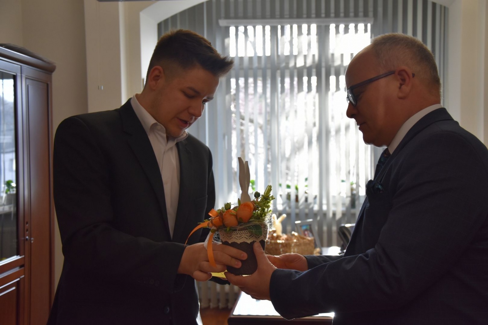 Zdjęcie w galerii na portalu naszwodzislaw.com: Wielkanocne odwiedziny w starostwie wiadomości z regionu