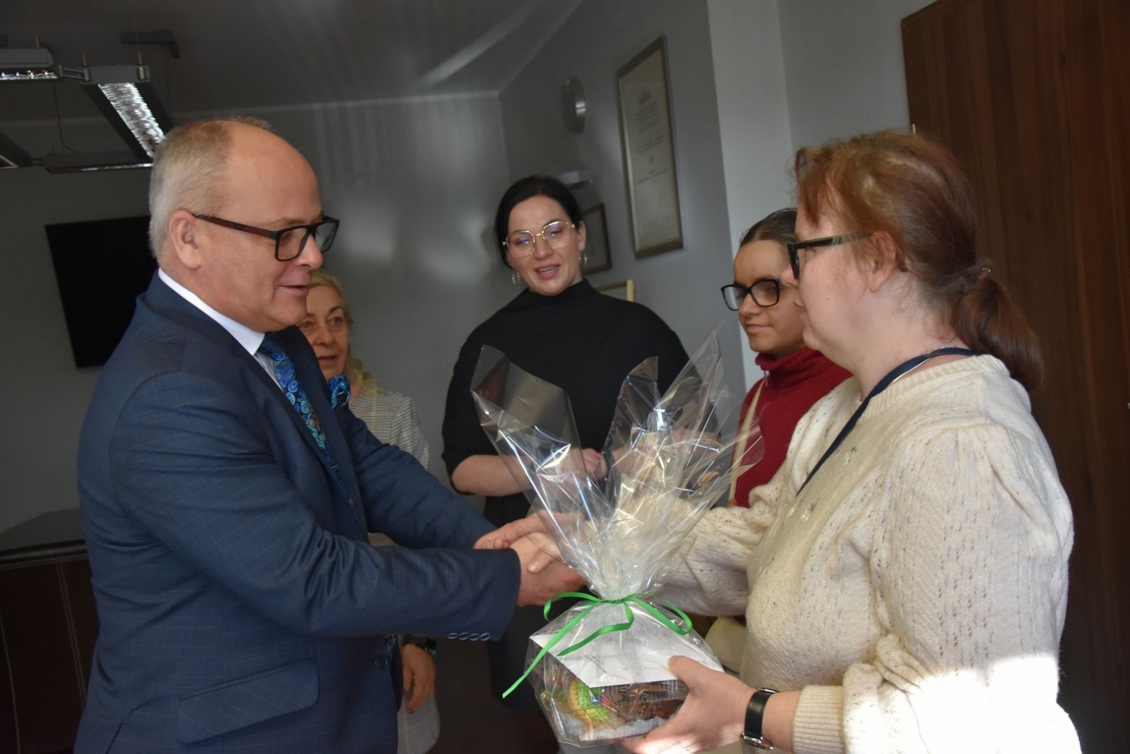 Zdjęcie w galerii na portalu naszwodzislaw.com: Wielkanocne odwiedziny w starostwie wiadomości z regionu