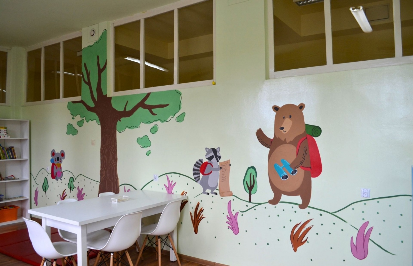 Zdjęcie w galerii na portalu naszwodzislaw.com: Uczniowie zmalowali małym pacjentom wielką niespodziankę wiadomości z regionu