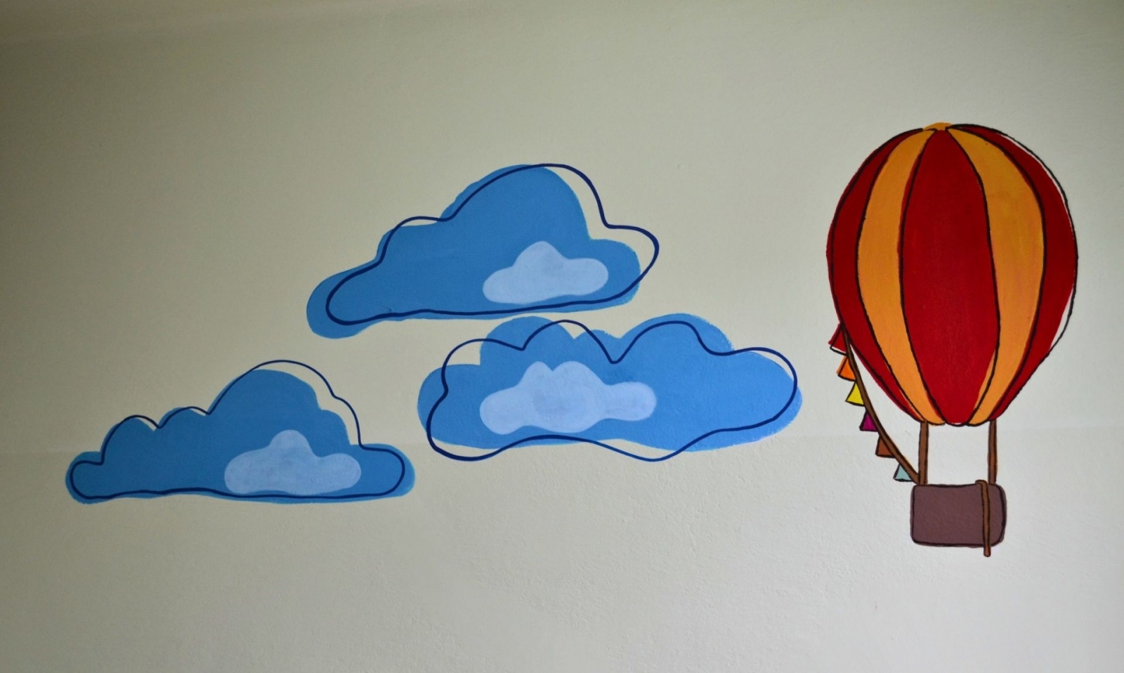 Zdjęcie w galerii na portalu naszwodzislaw.com: Uczniowie zmalowali małym pacjentom wielką niespodziankę wiadomości z regionu