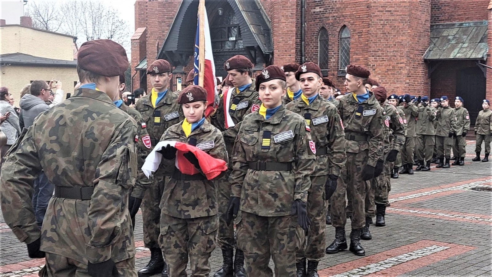 Zdjęcie w galerii na portalu naszwodzislaw.com: Kadeci ze szkoły w Rydułtowach ślubowali wiadomości z regionu