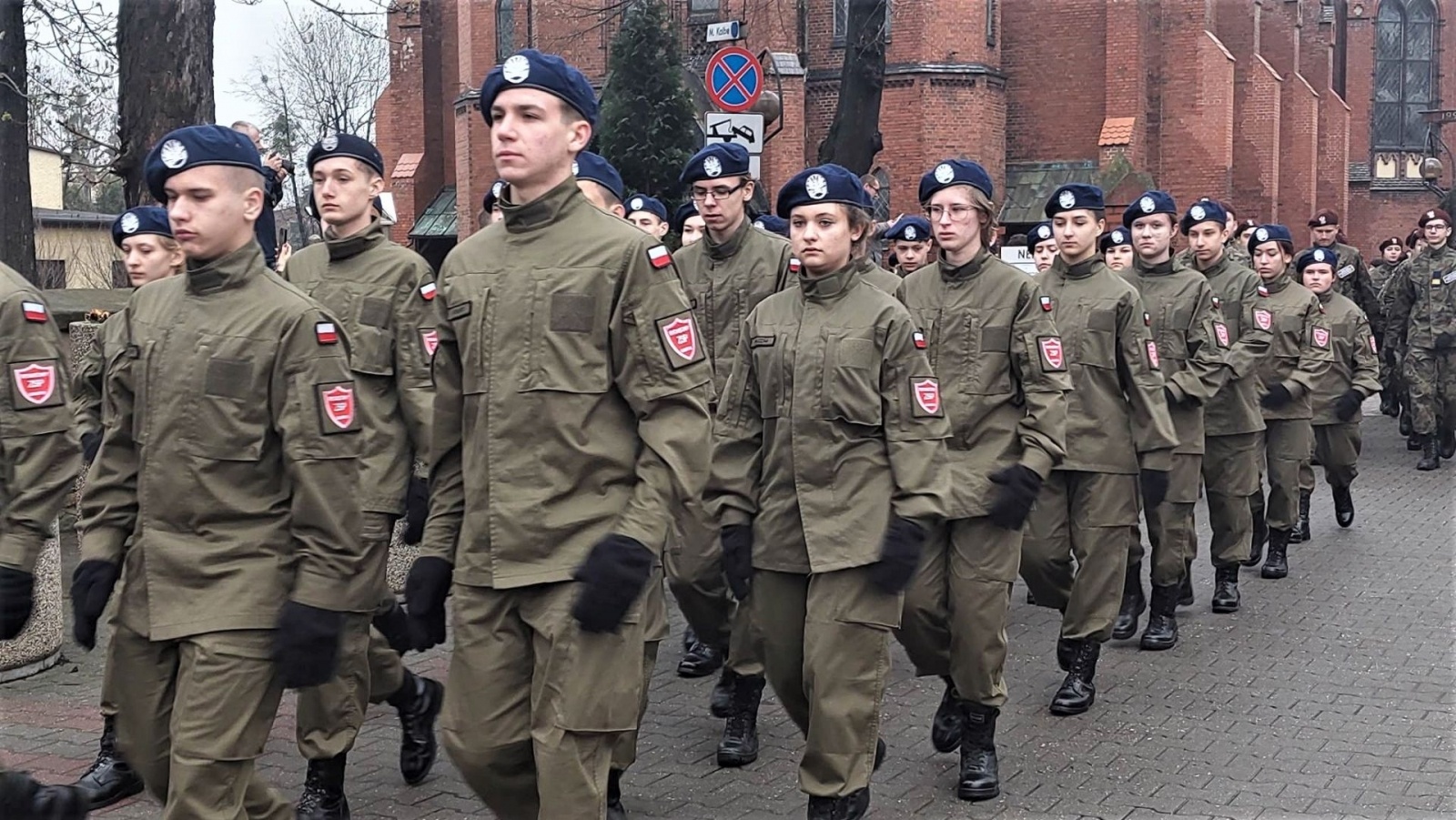 Zdjęcie w galerii na portalu naszwodzislaw.com: Kadeci ze szkoły w Rydułtowach ślubowali wiadomości z regionu
