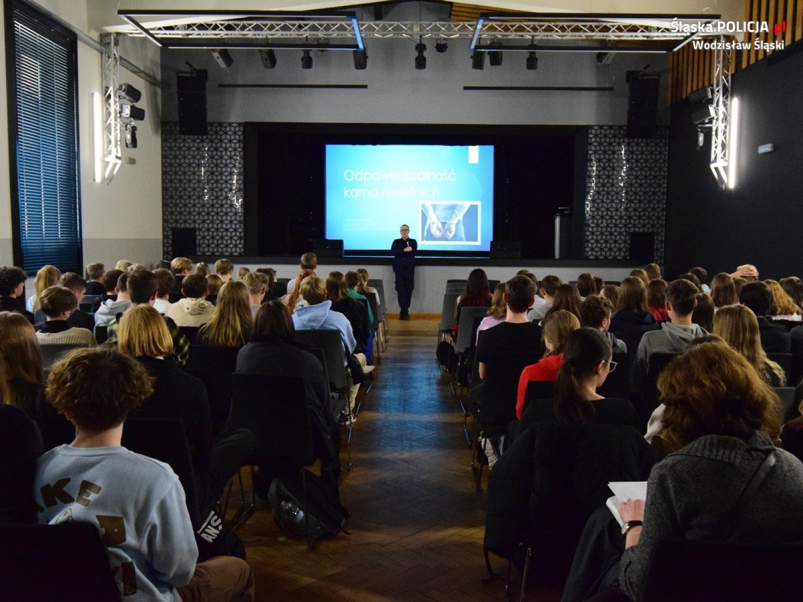Zdjęcie w galerii na portalu naszwodzislaw.com: Odpowiedzialność prawna tematem wykładu dla uczniów I LO wiadomości z regionu