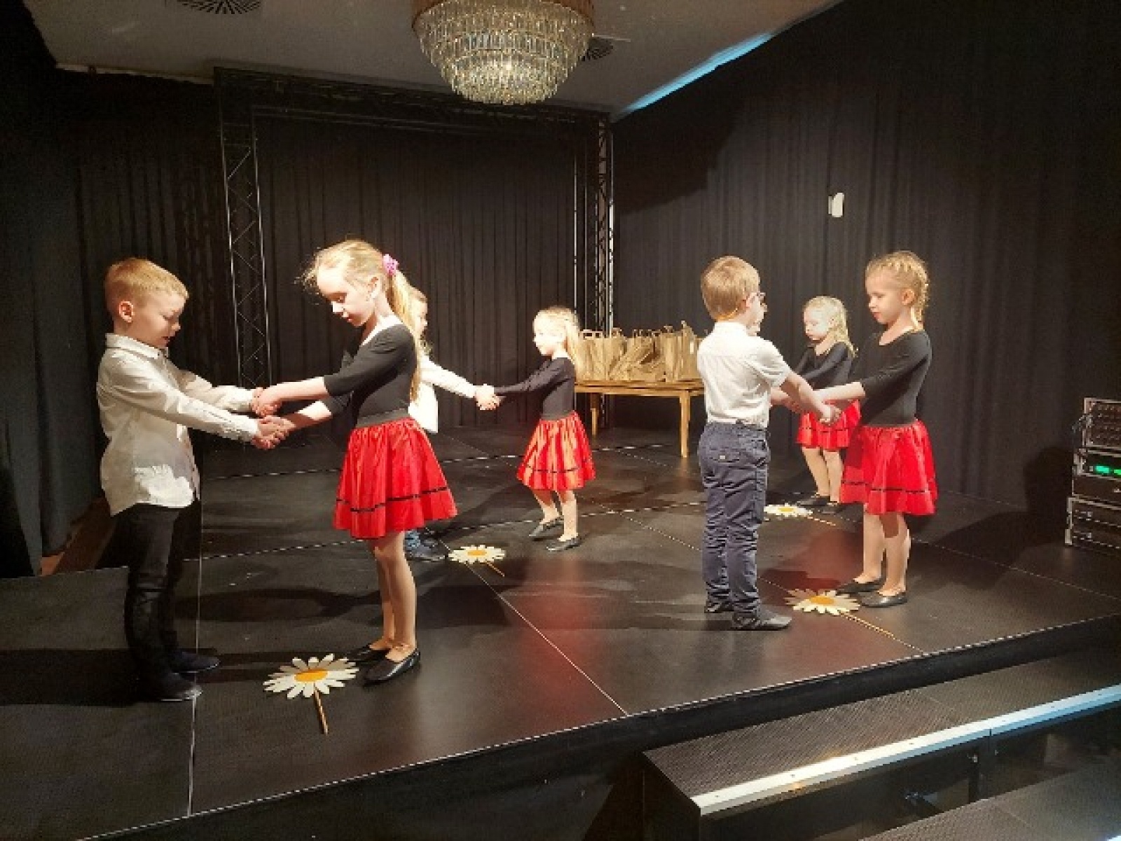 Zdjęcie w galerii na portalu naszwodzislaw.com: Wodzisław Śląski oczami dziecka. Konkurs plastyczny rozstrzygnięty wiadomości z regionu