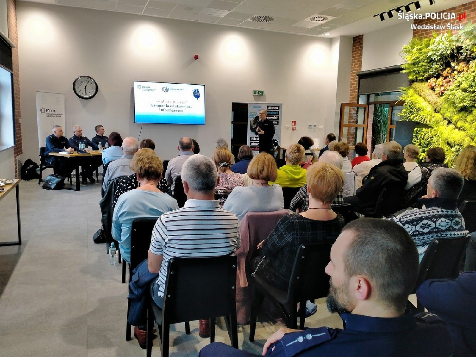 Zdjęcie w galerii na portalu naszwodzislaw.com: Debata społeczna z wodzisławską policją [FOTO] wiadomości z regionu