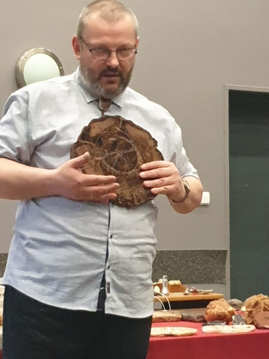 Zdjęcie w galerii na portalu naszwodzislaw.com: Dwa dni z geologiem w SP16 wiadomości z regionu