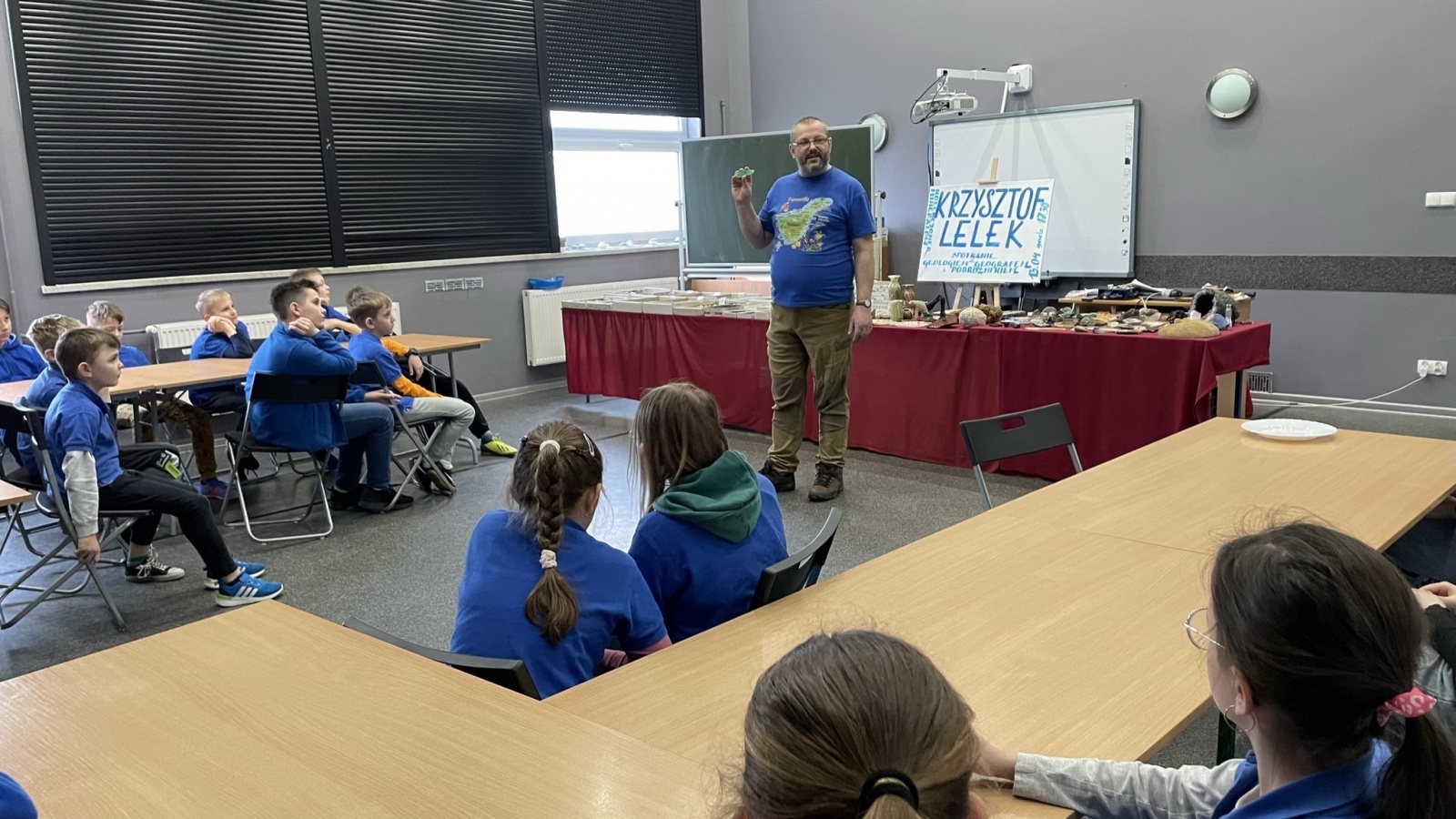 Zdjęcie w galerii na portalu naszwodzislaw.com: Dwa dni z geologiem w SP16 wiadomości z regionu