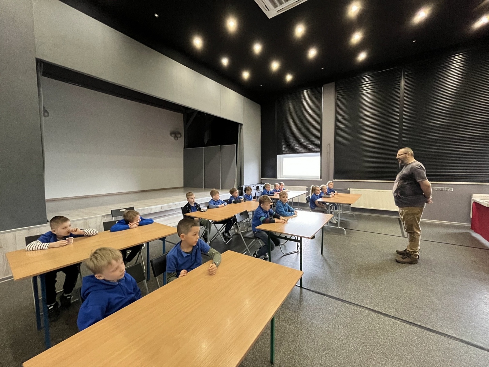 Zdjęcie w galerii na portalu naszwodzislaw.com: Dwa dni z geologiem w SP16 wiadomości z regionu