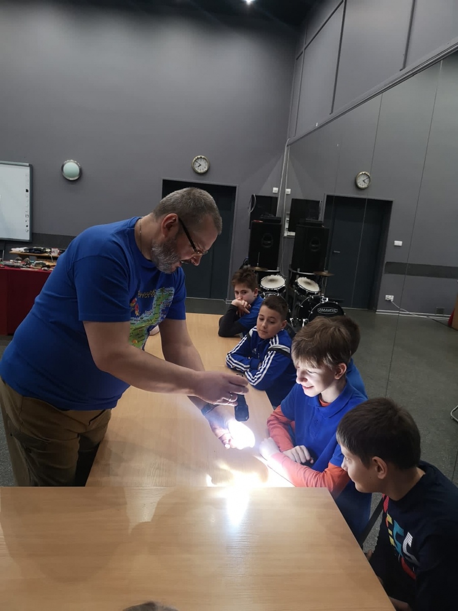 Zdjęcie w galerii na portalu naszwodzislaw.com: Dwa dni z geologiem w SP16 wiadomości z regionu