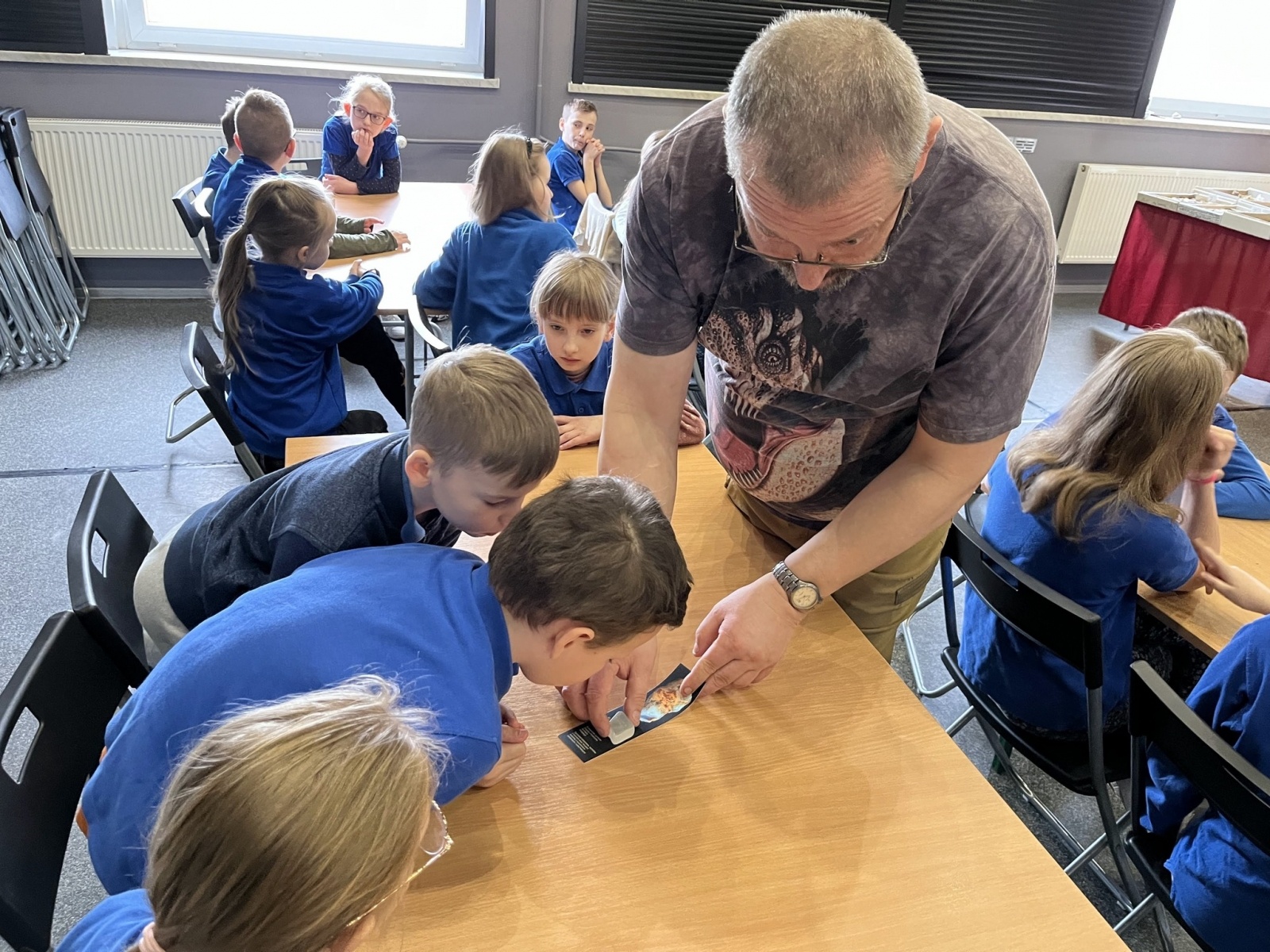 Zdjęcie w galerii na portalu naszwodzislaw.com: Dwa dni z geologiem w SP16 wiadomości z regionu