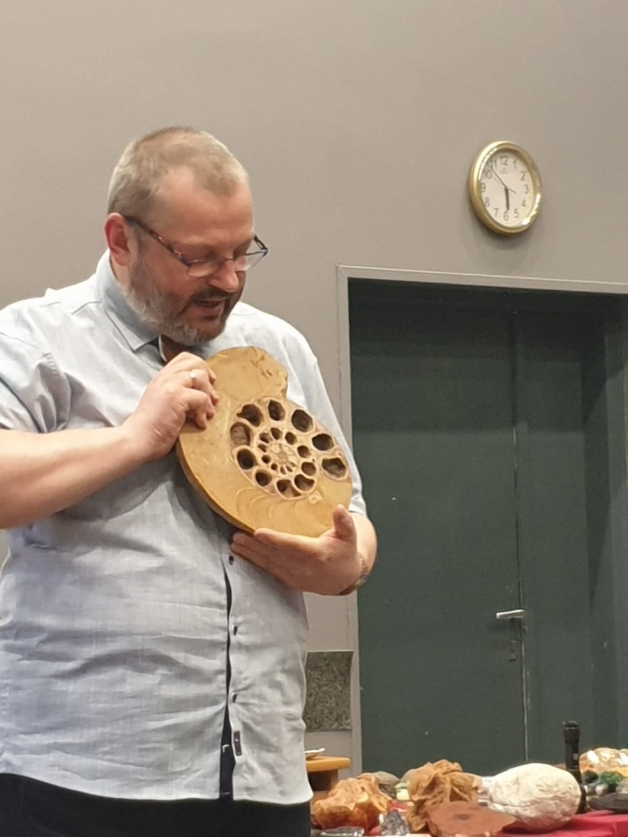 Zdjęcie w galerii na portalu naszwodzislaw.com: Dwa dni z geologiem w SP16 wiadomości z regionu