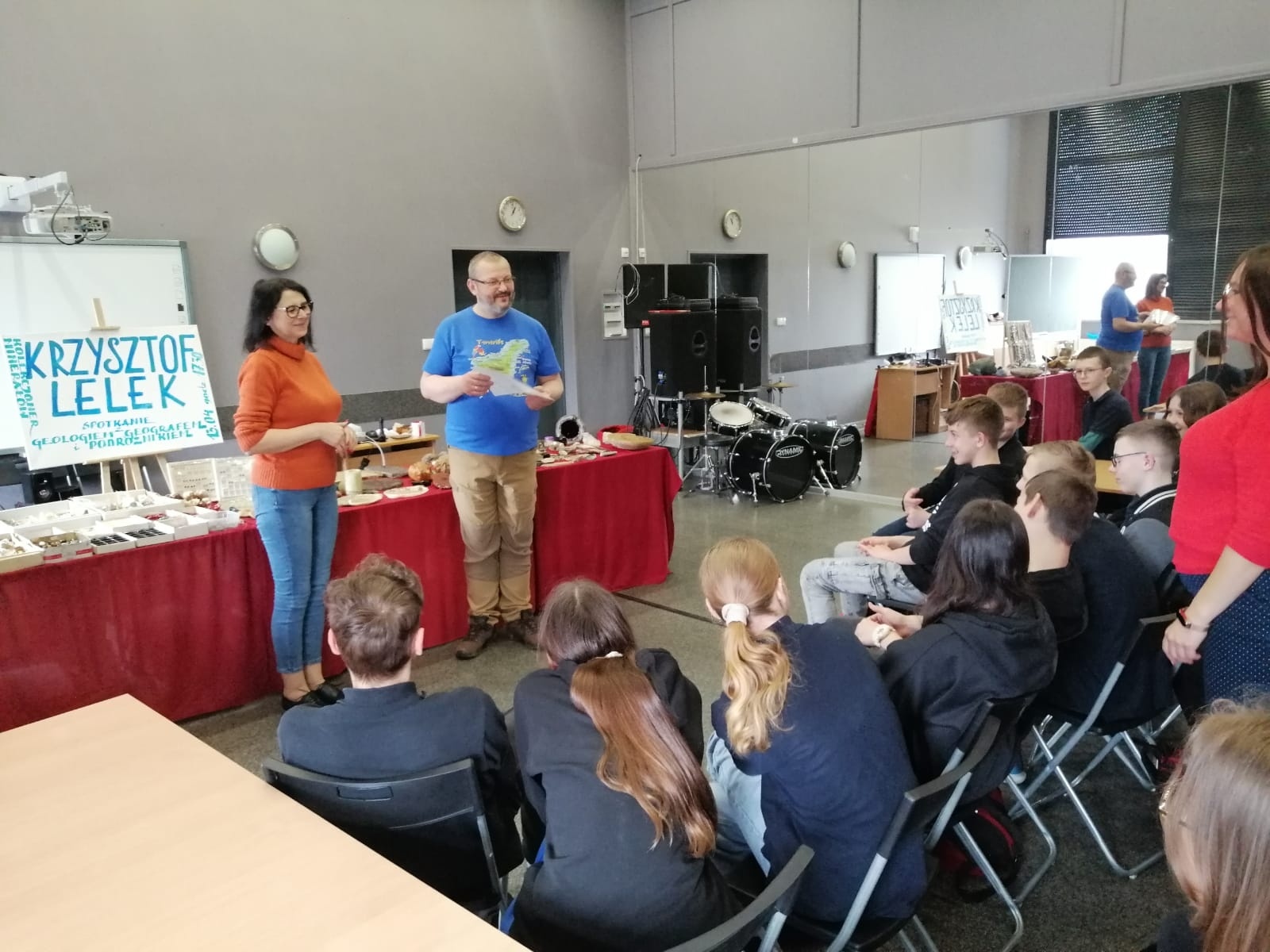 Zdjęcie w galerii na portalu naszwodzislaw.com: Dwa dni z geologiem w SP16 wiadomości z regionu