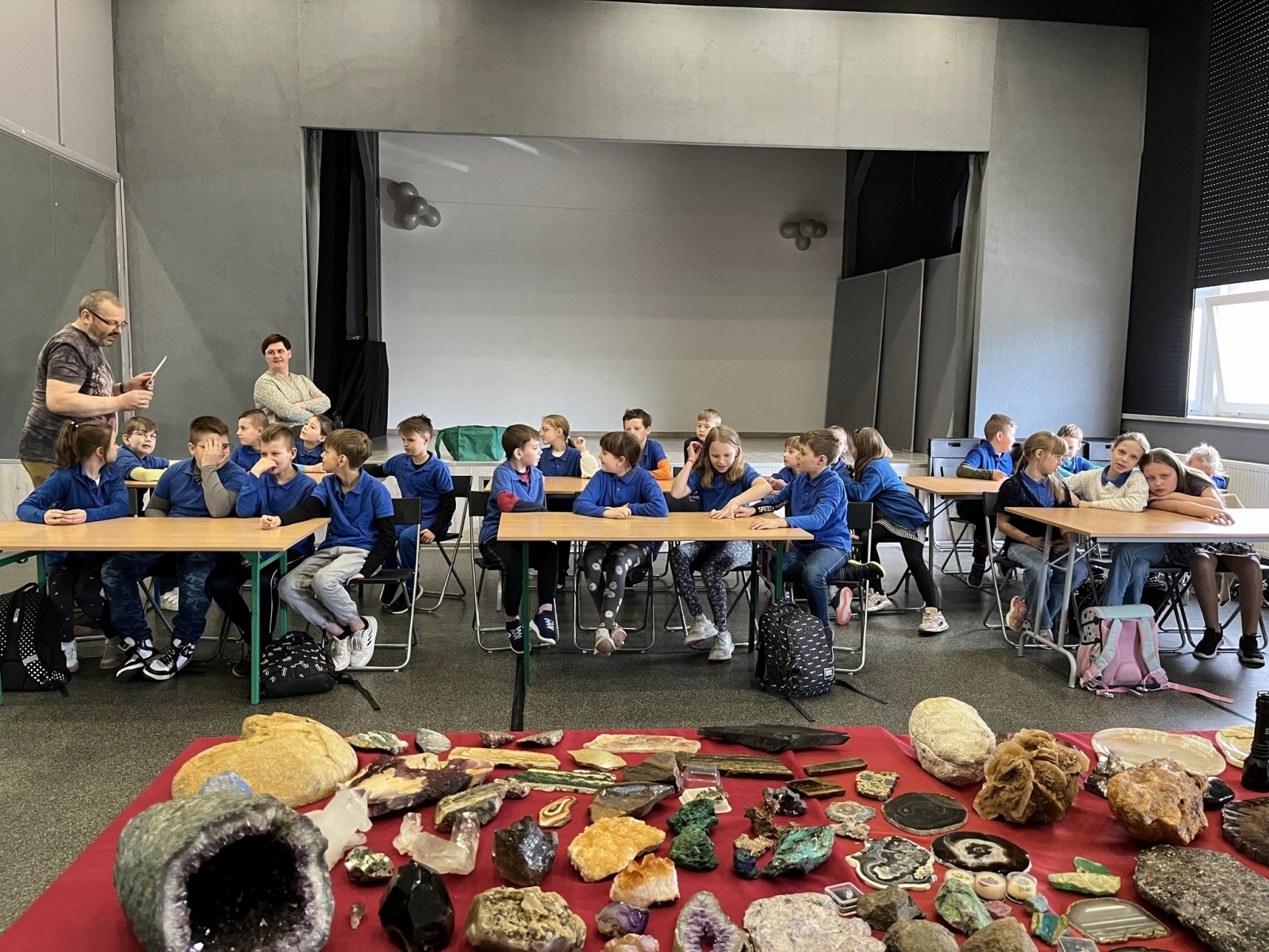 Zdjęcie w galerii na portalu naszwodzislaw.com: Dwa dni z geologiem w SP16 wiadomości z regionu