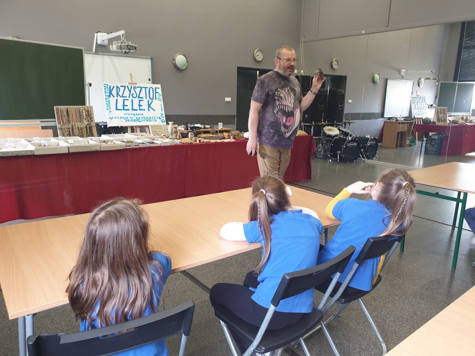 Zdjęcie w galerii na portalu naszwodzislaw.com: Dwa dni z geologiem w SP16 wiadomości z regionu